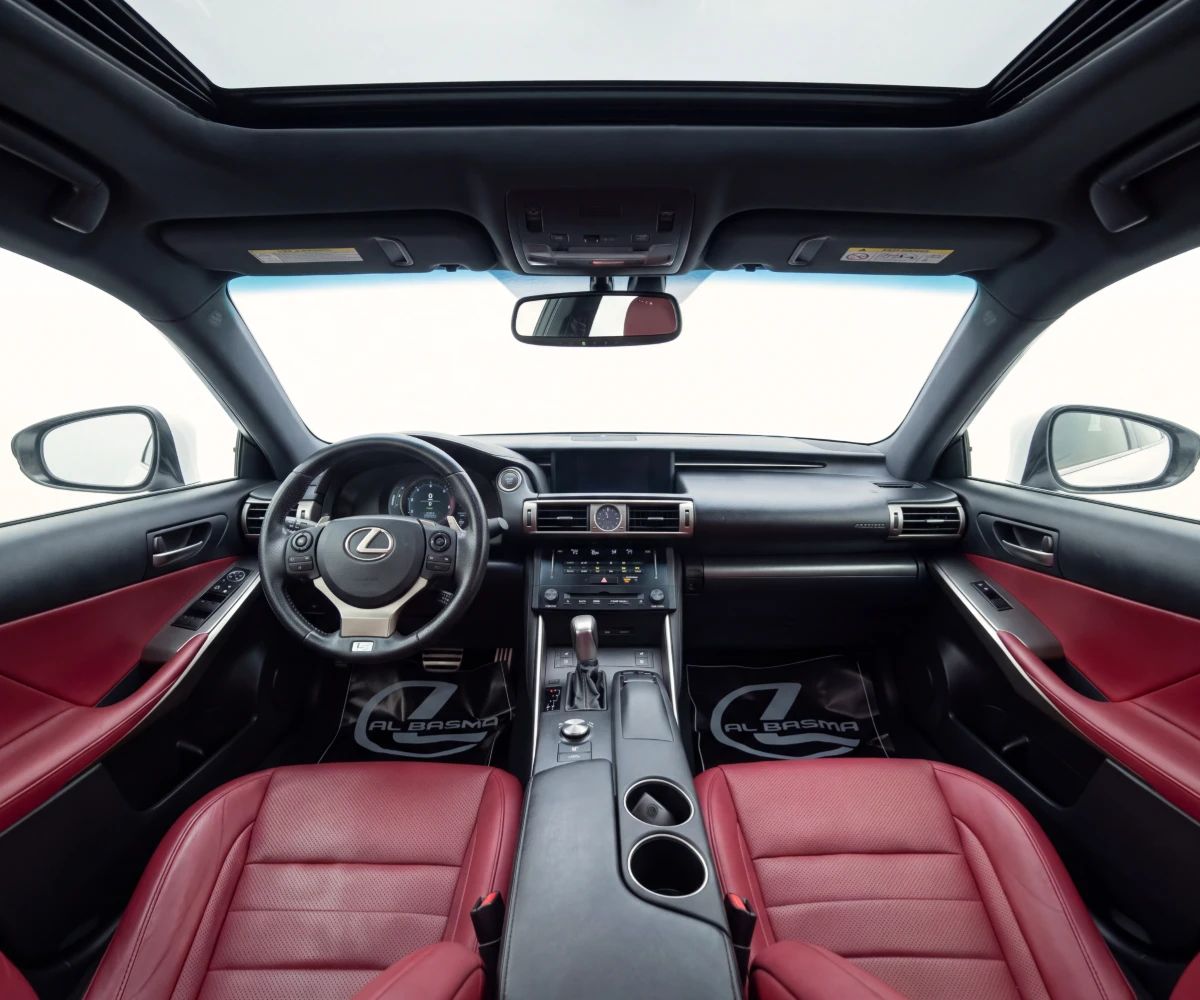 2016 Lexus IS photo 5