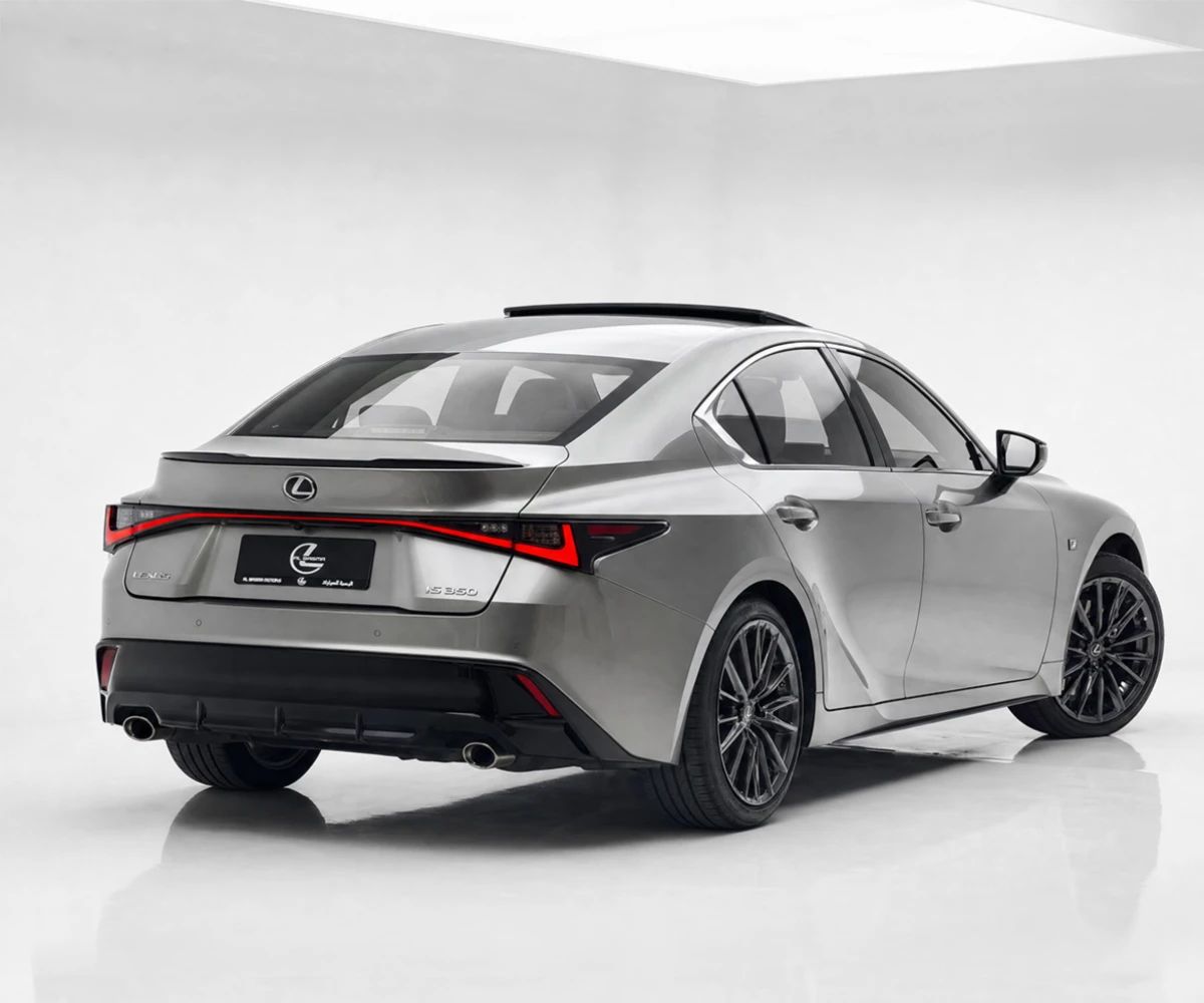 2022 Lexus IS photo 4