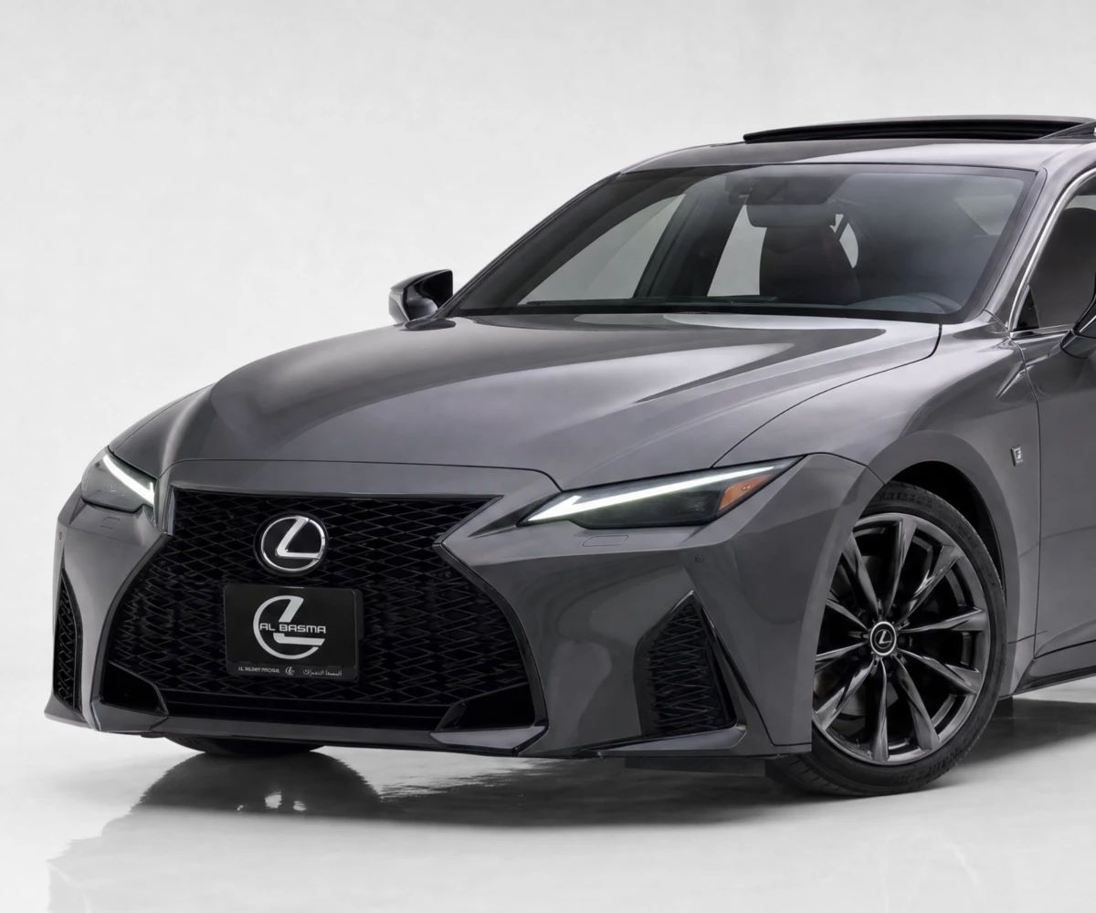 2021 Lexus IS photo 2