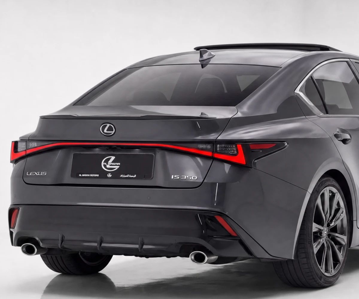 2021 Lexus IS photo 4