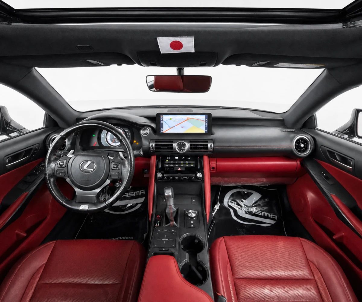 2021 Lexus IS photo 5