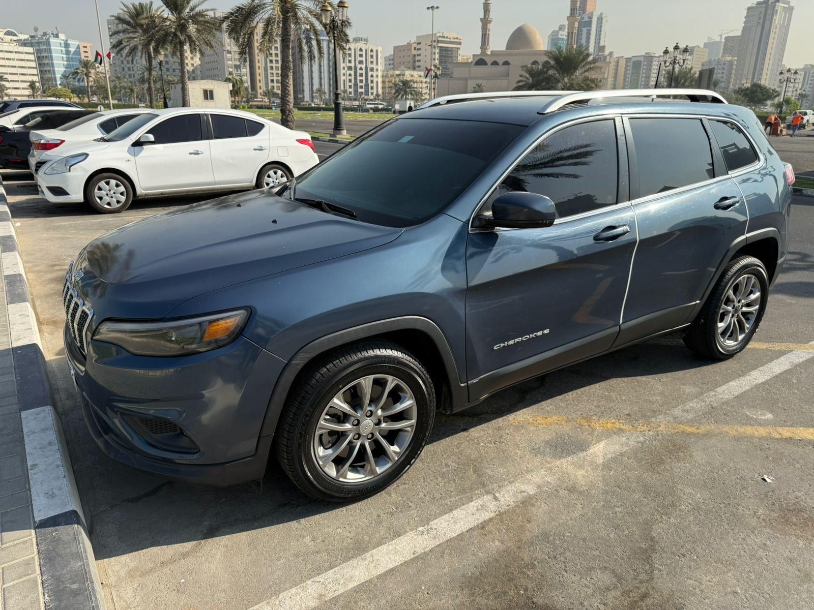 2019 Jeep Cherokee photo 2