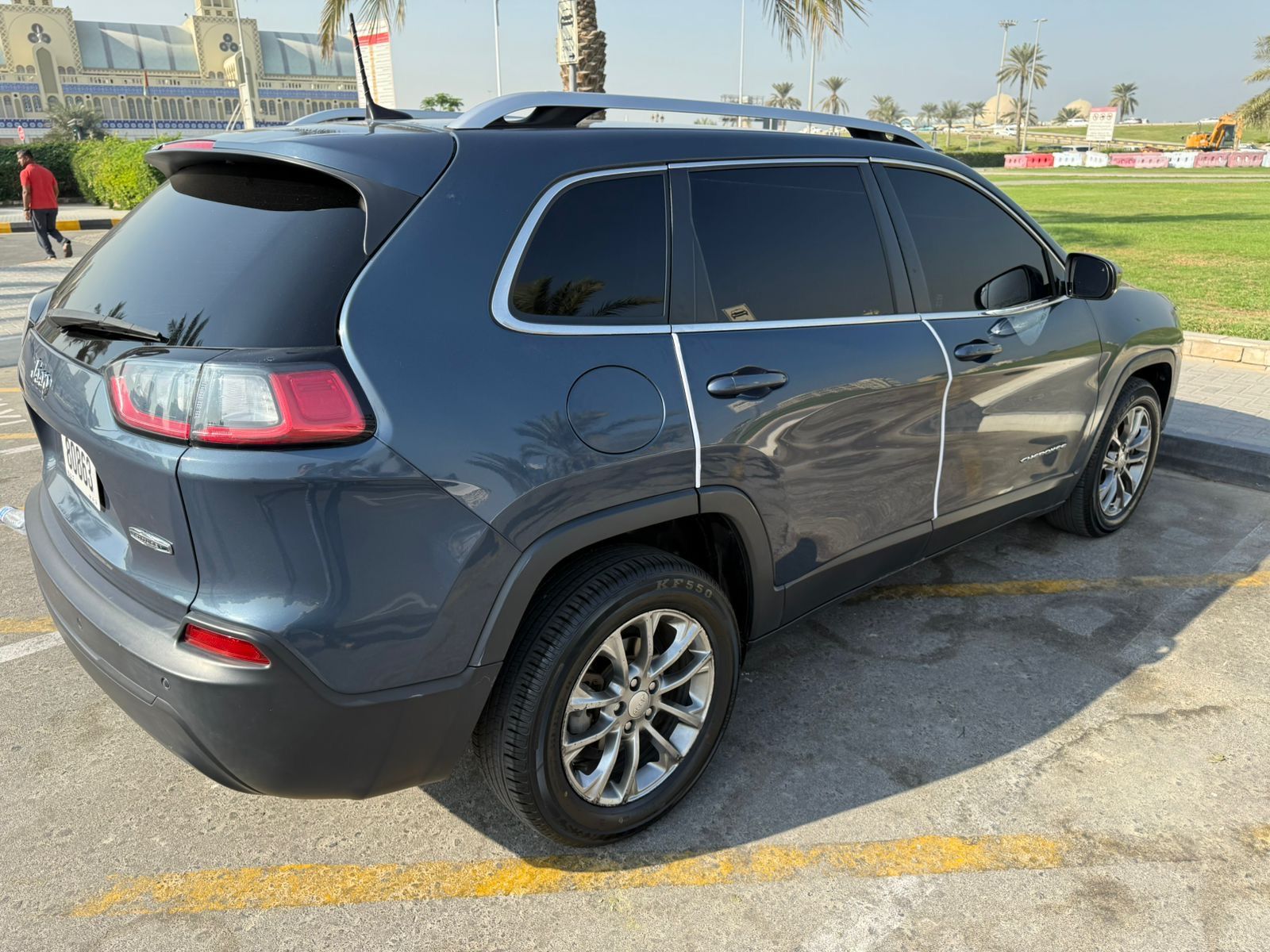 2019 Jeep Cherokee photo 5