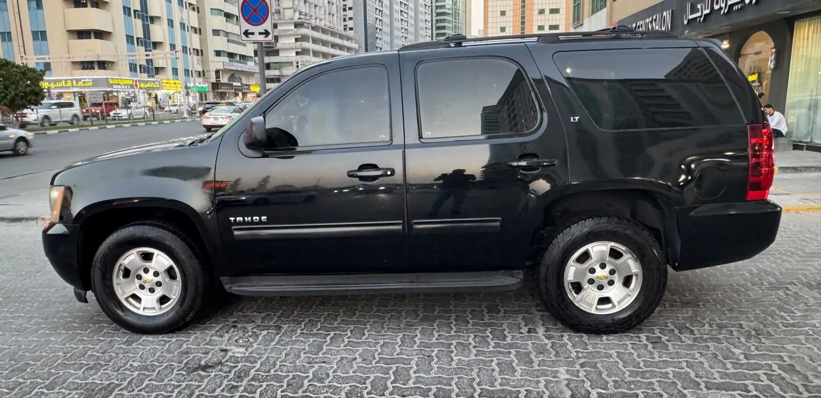 2010 Chevrolet Tahoe photo 2