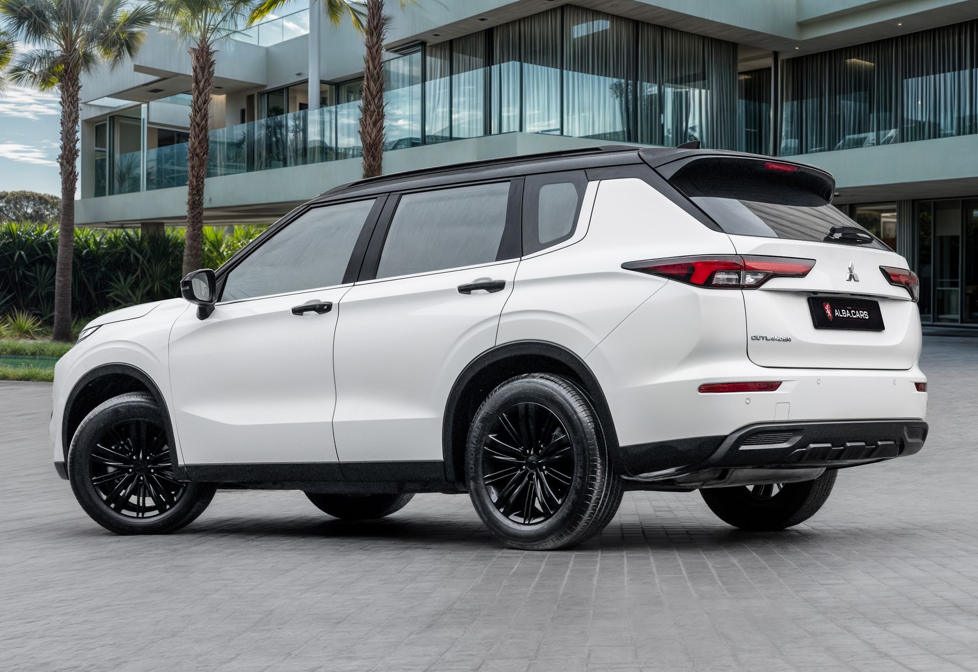 2024 Mitsubishi Outlander photo 2