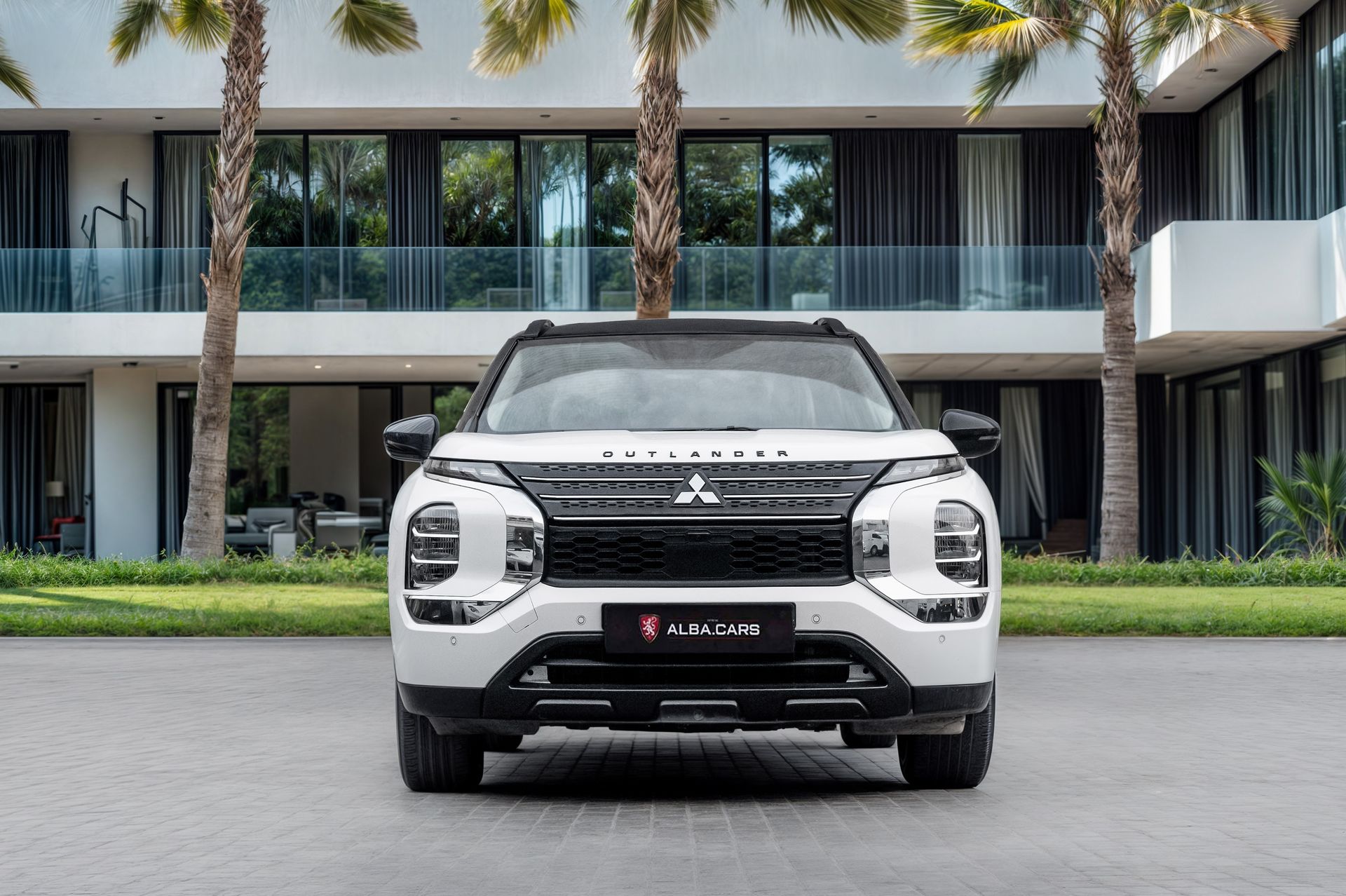 2024 Mitsubishi Outlander photo 3