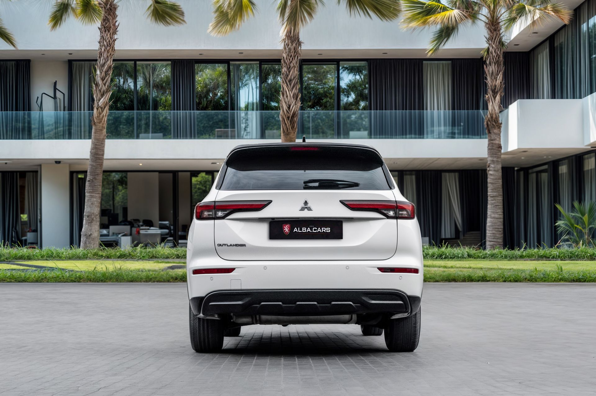 2024 Mitsubishi Outlander photo 4