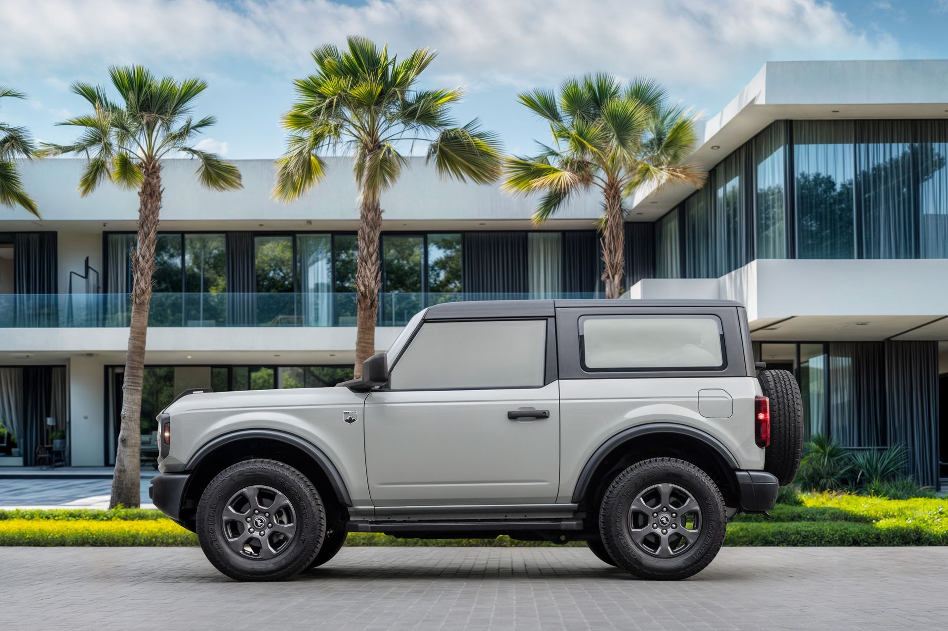 2021 Ford Bronco photo 2