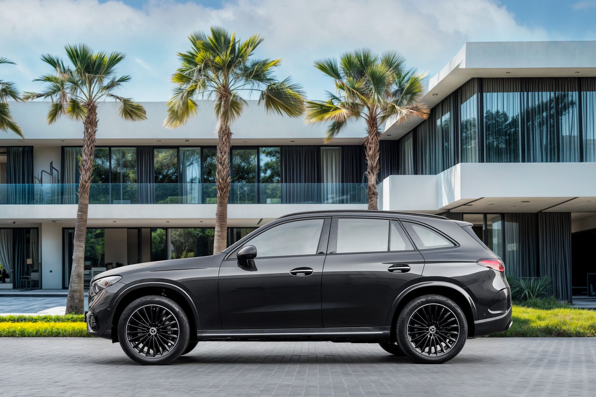 2024 Mercedes-Benz GLC photo 2