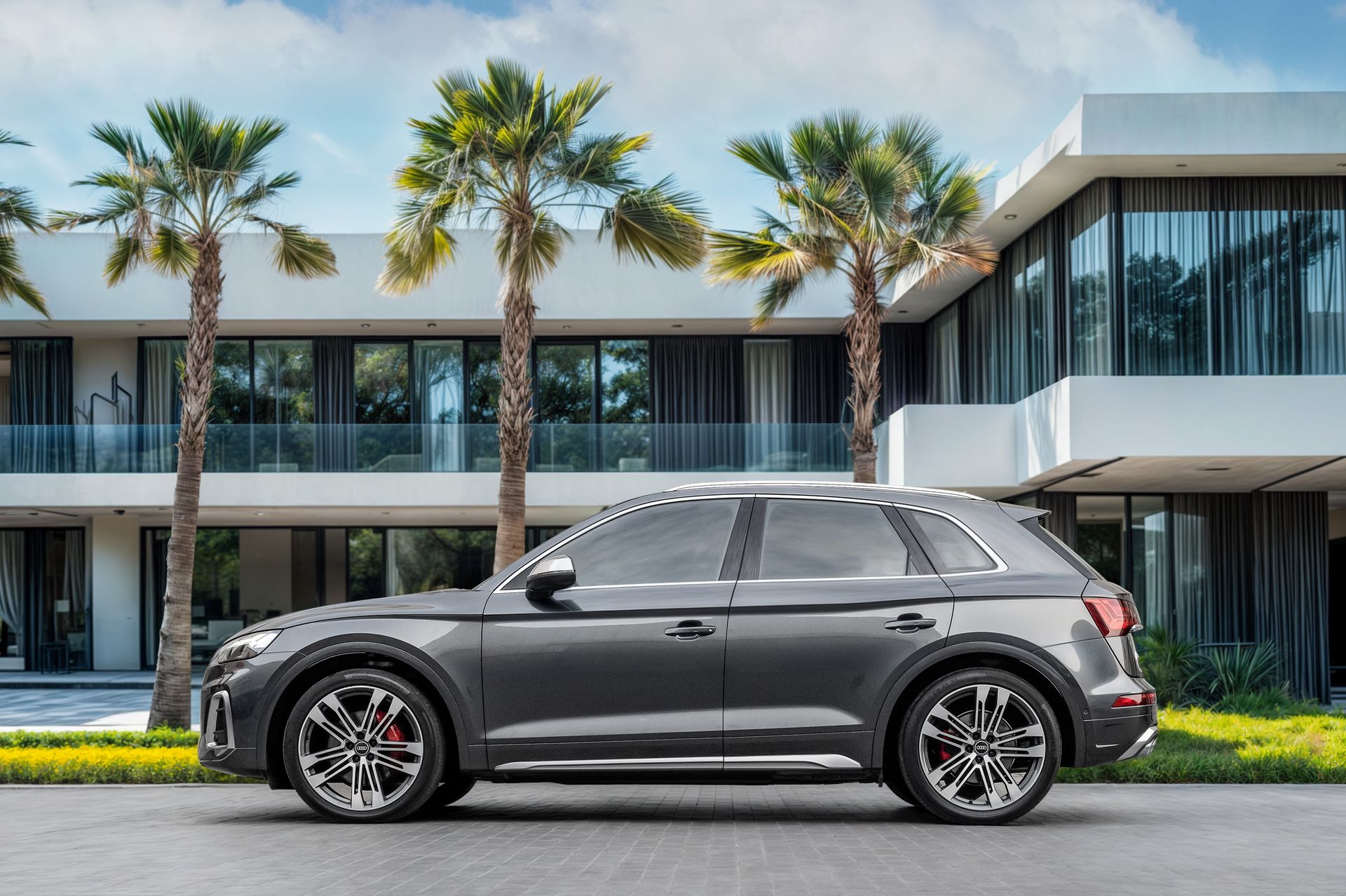 2023 Audi SQ5 photo 2