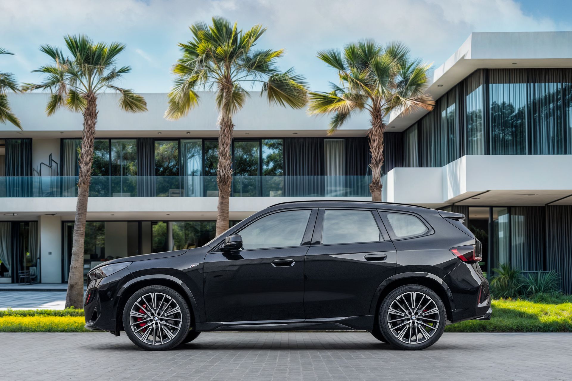 2025 BMW X1 photo 2
