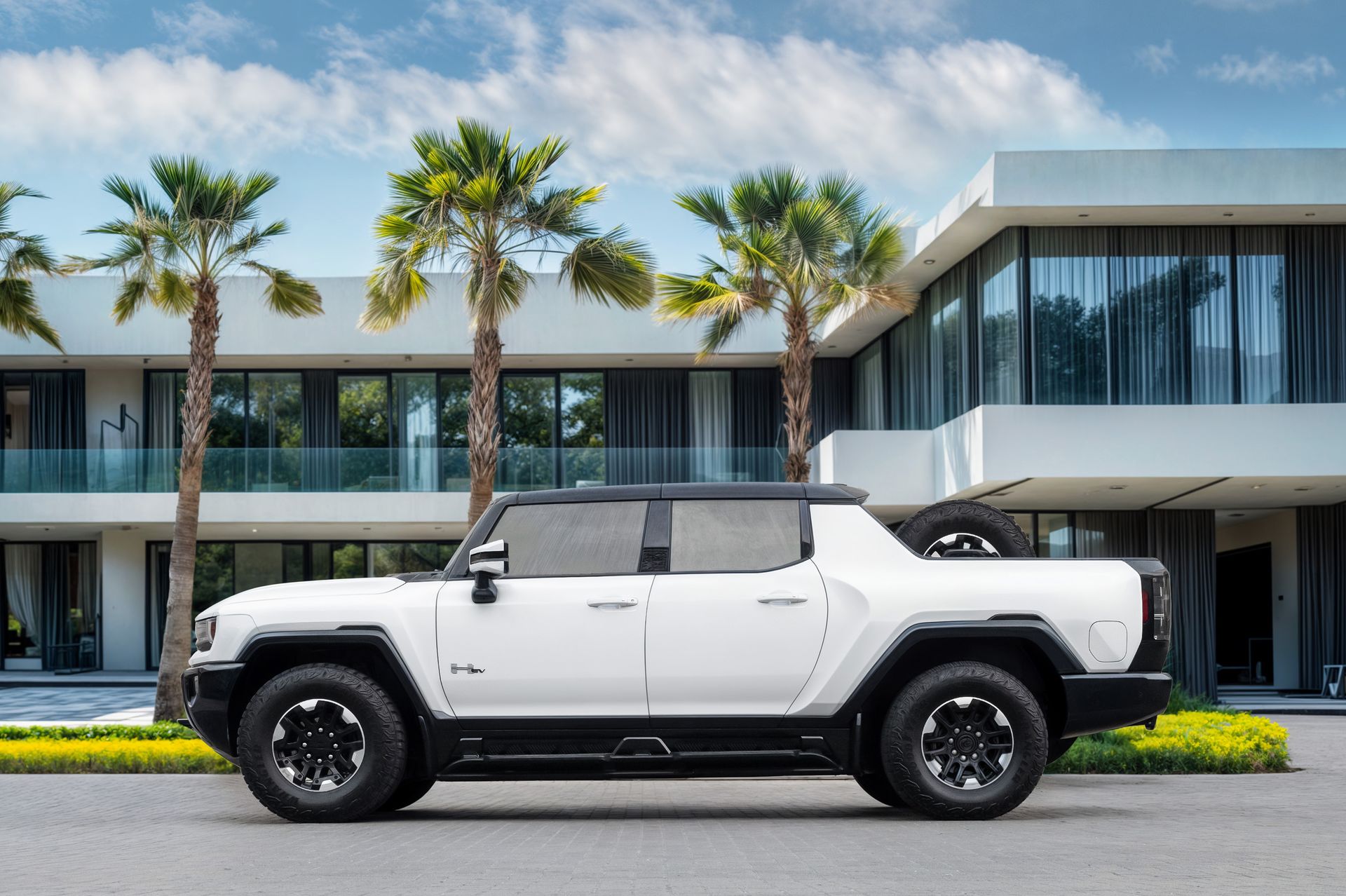 2024 GMC Hummer EV photo 2