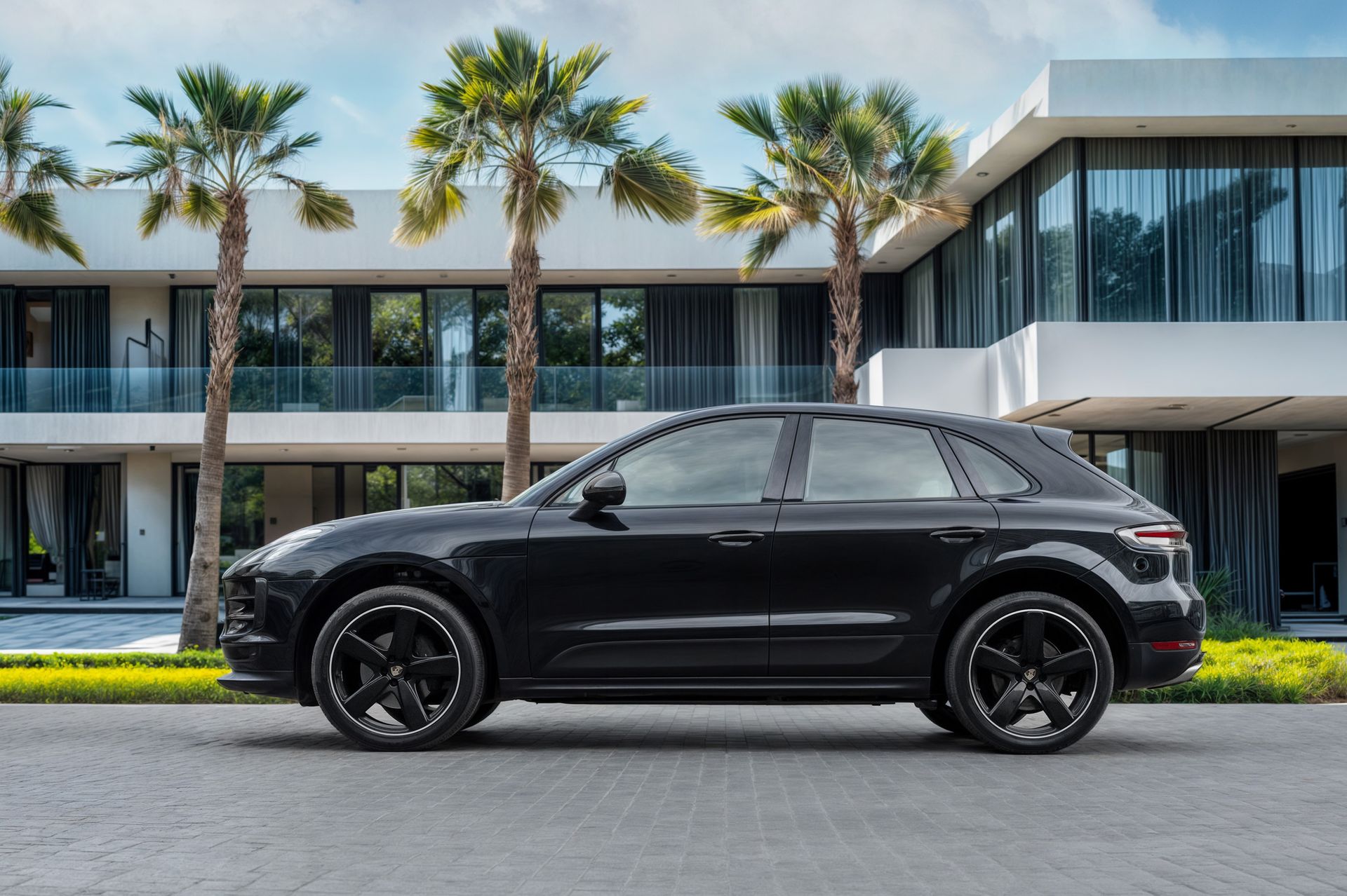 2021 Porsche Macan photo 2