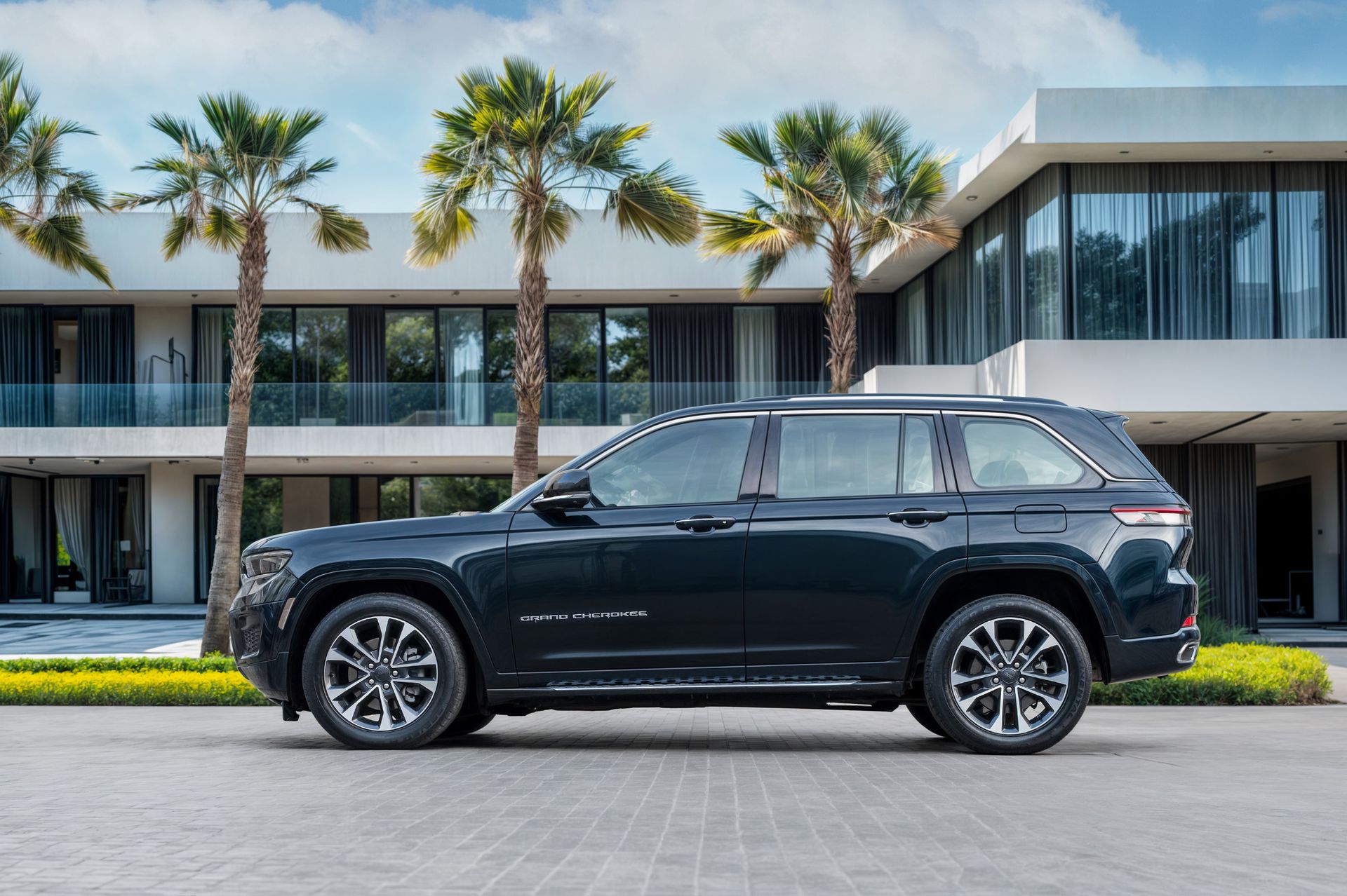 2024 Jeep Grand Cherokee photo 2