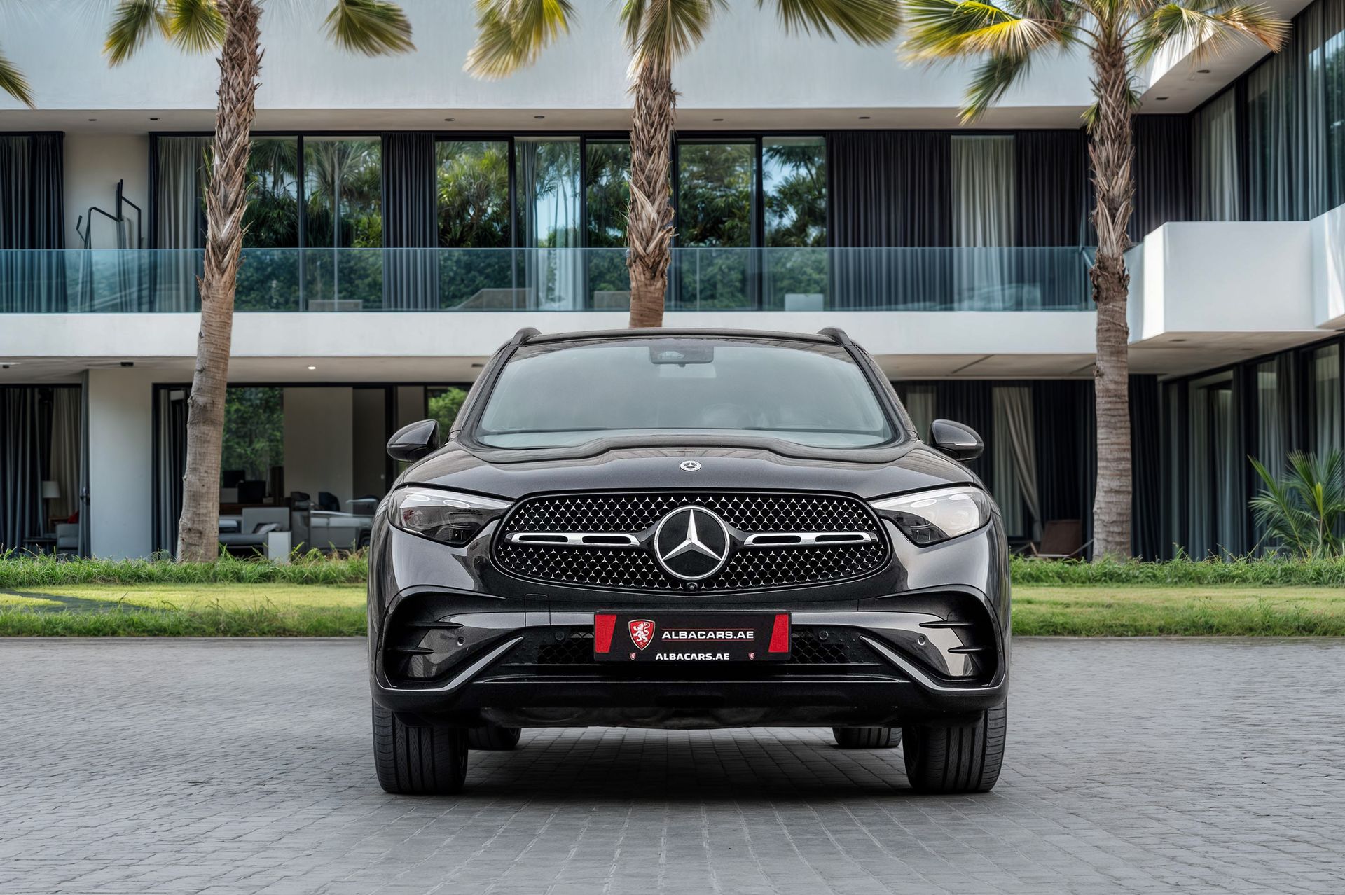 2025 Mercedes-Benz GLC photo 4