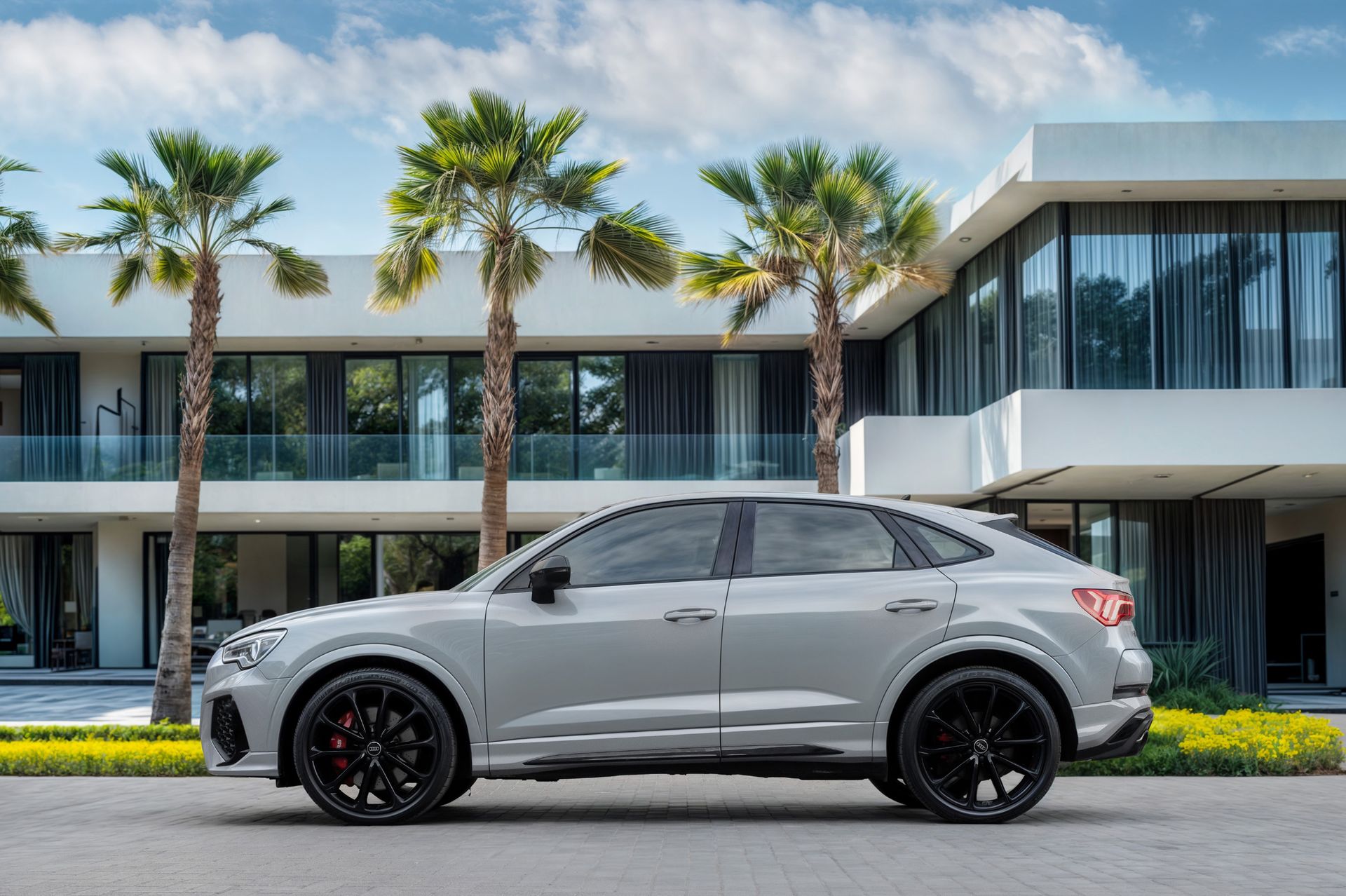 2023 Audi RSQ3 photo 2