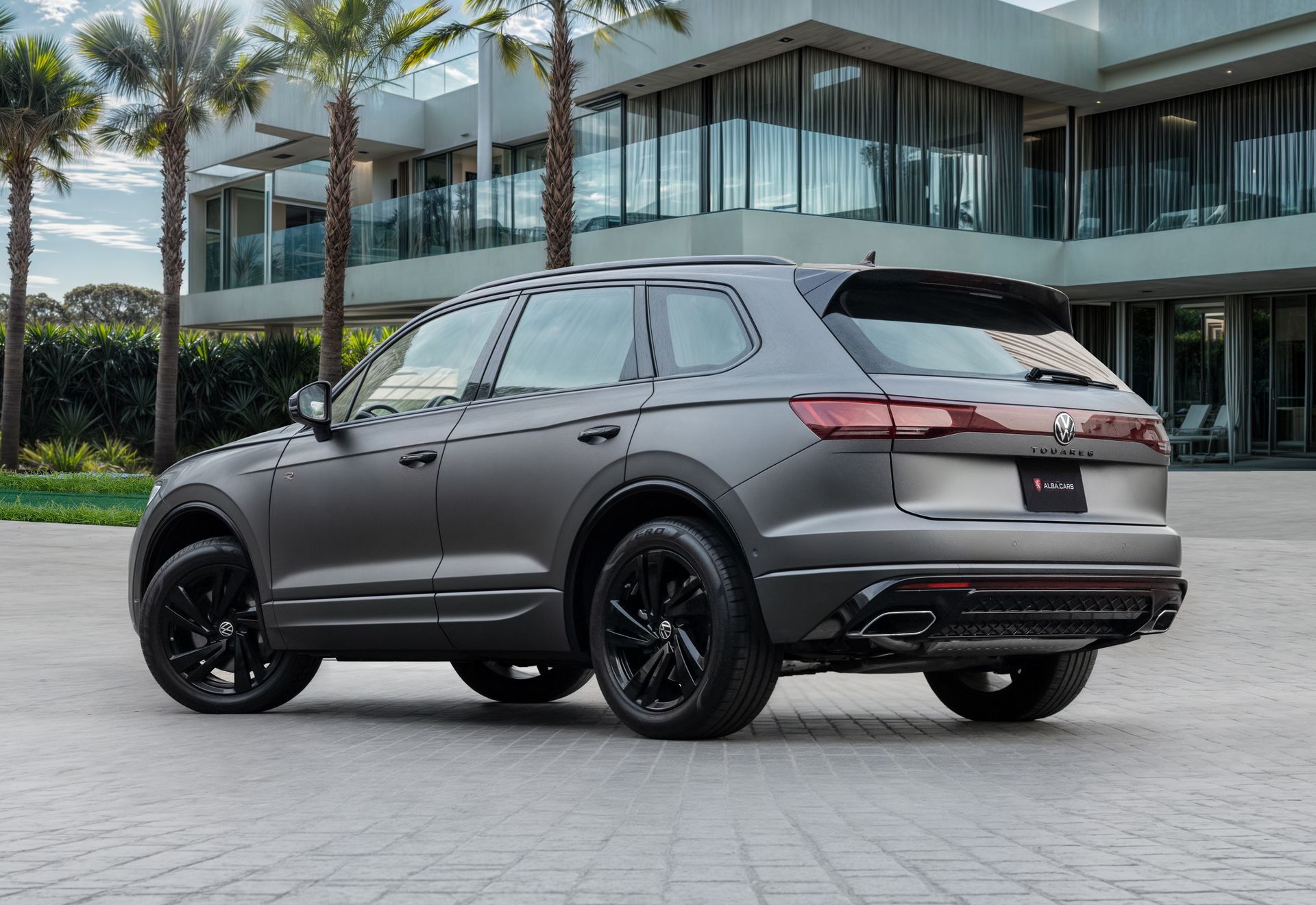 2024 Volkswagen Touareg photo 3