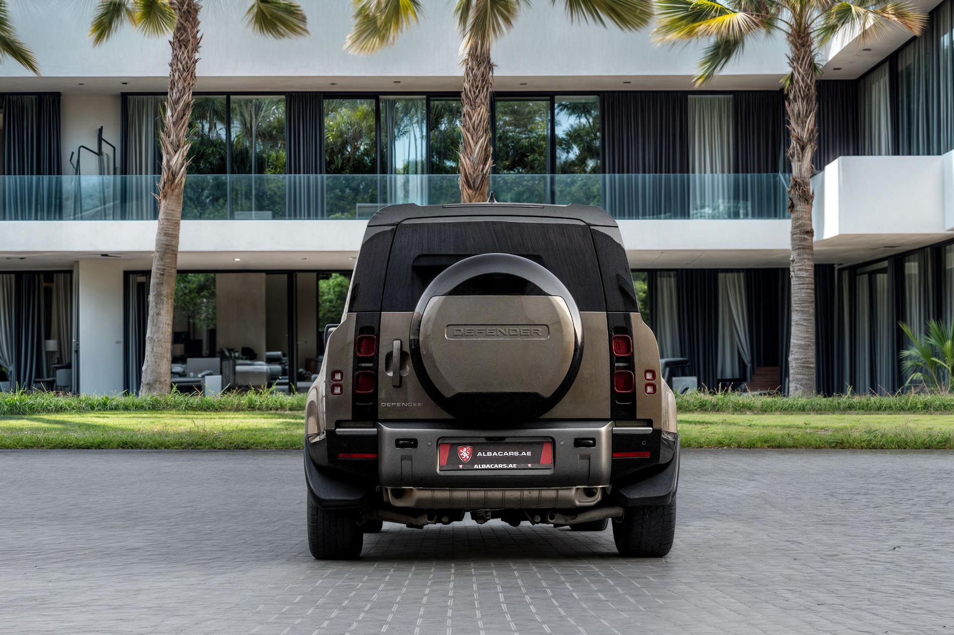 2025 Land Rover Defender photo 5