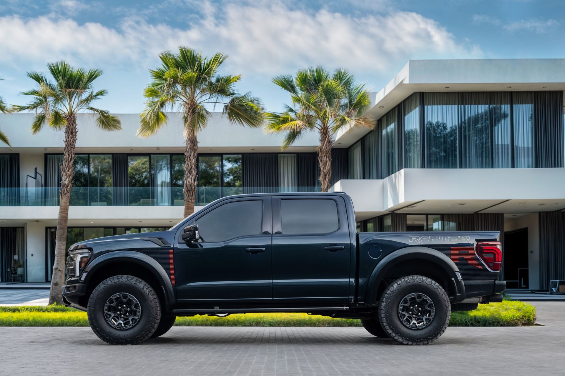 2025 Ford F-150 photo 2