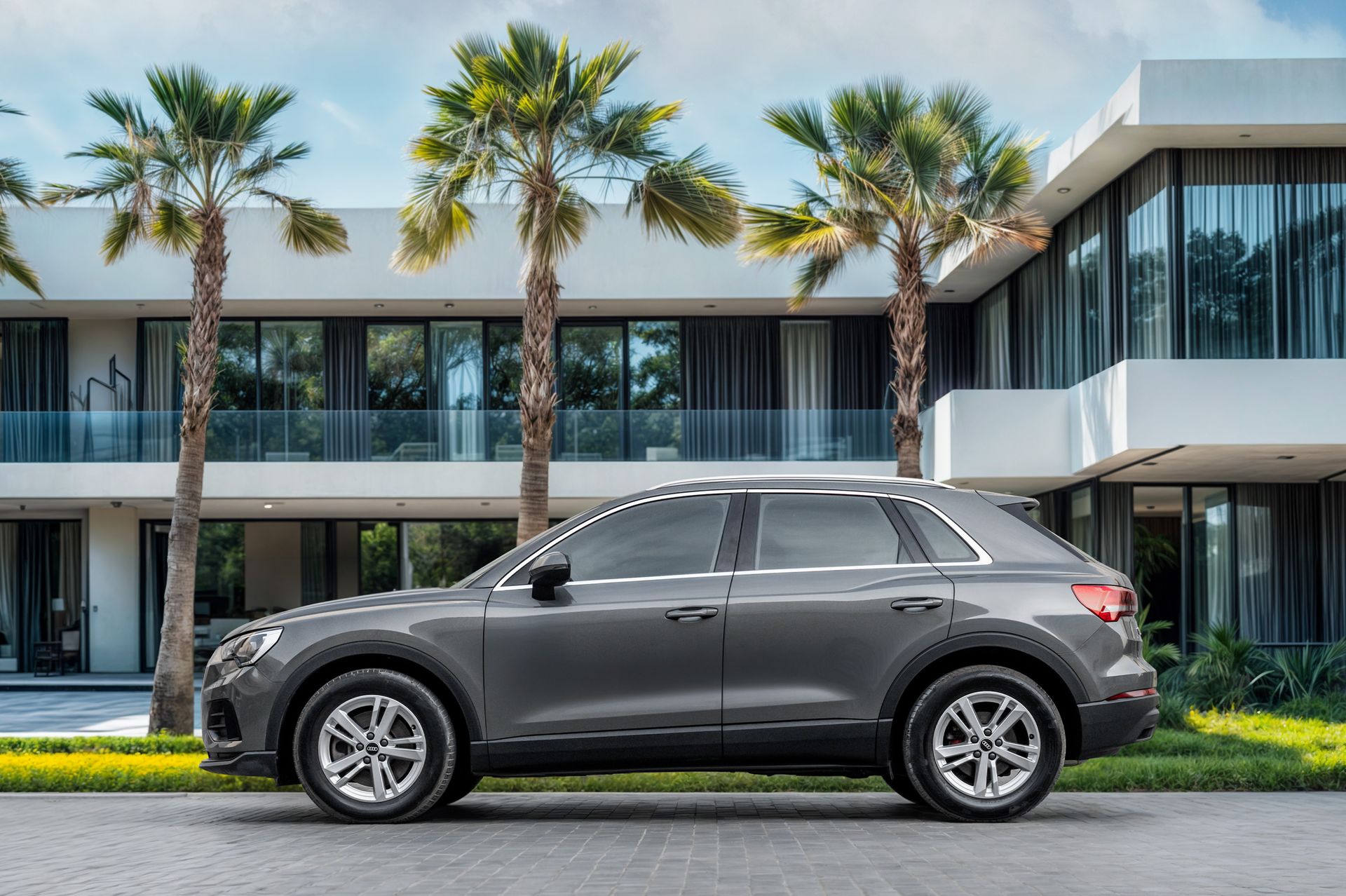 2022 Audi Q3 photo 2