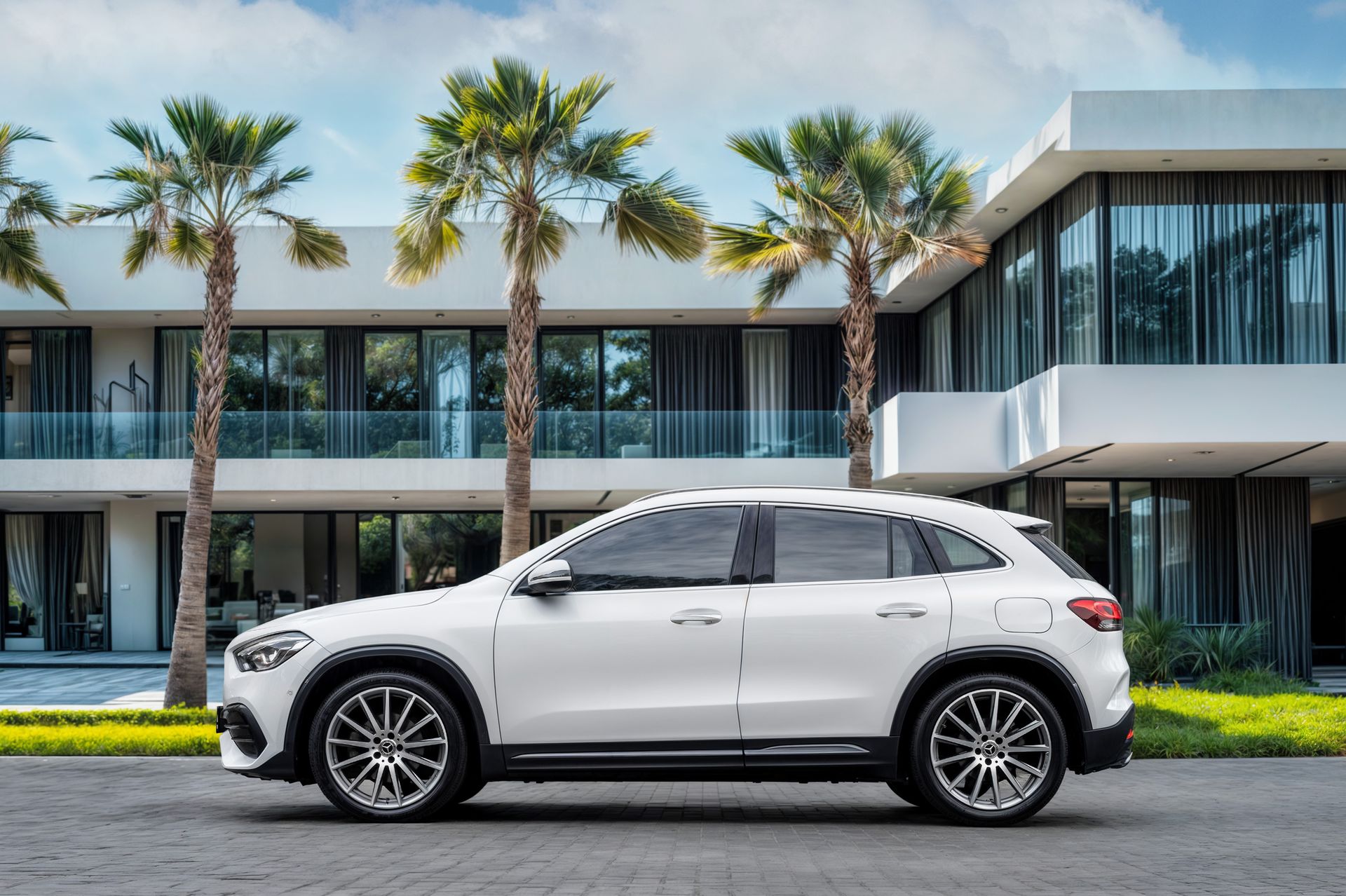 2021 Mercedes-Benz GLA photo 2