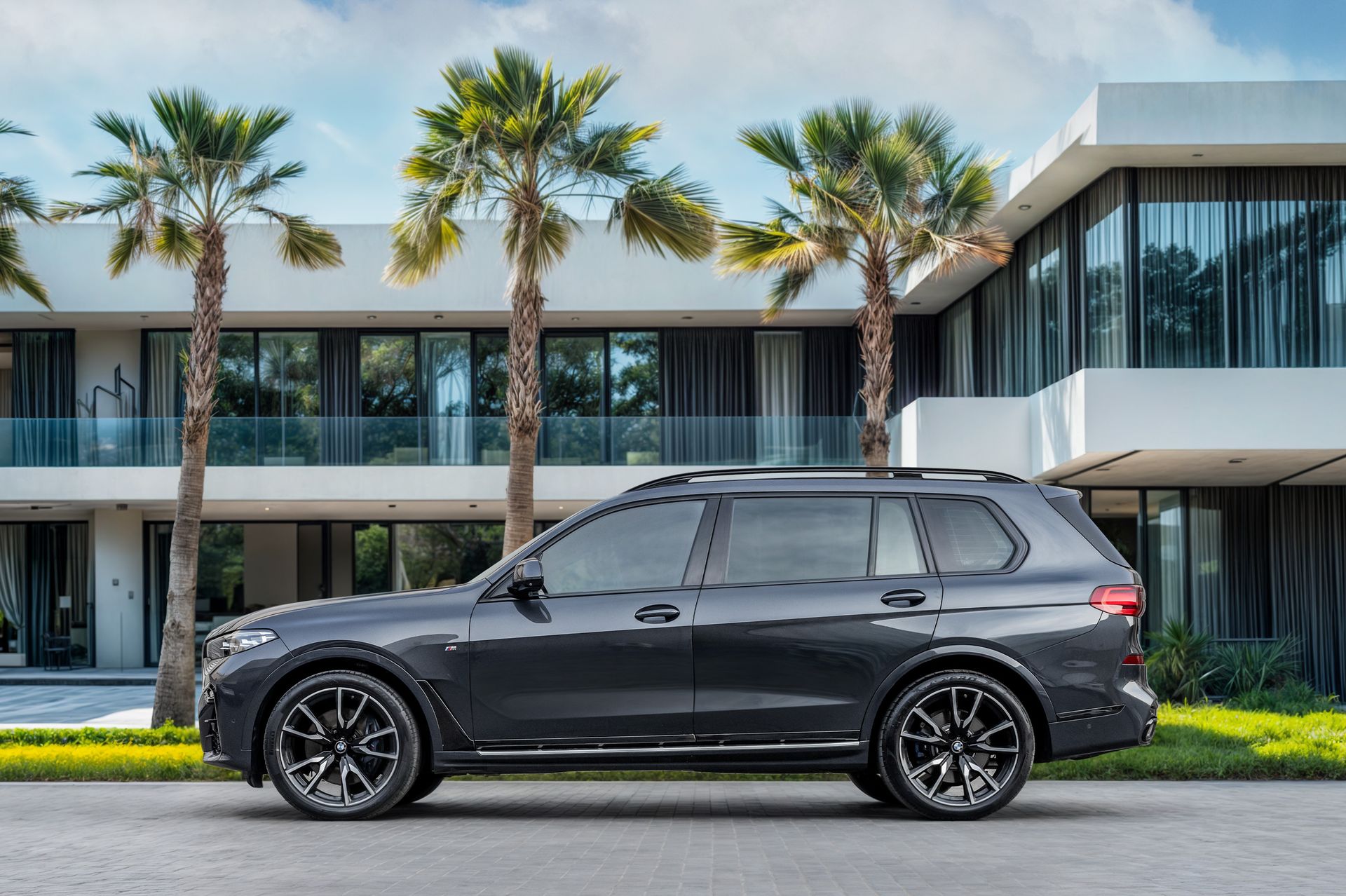 2022 BMW X7 photo 2