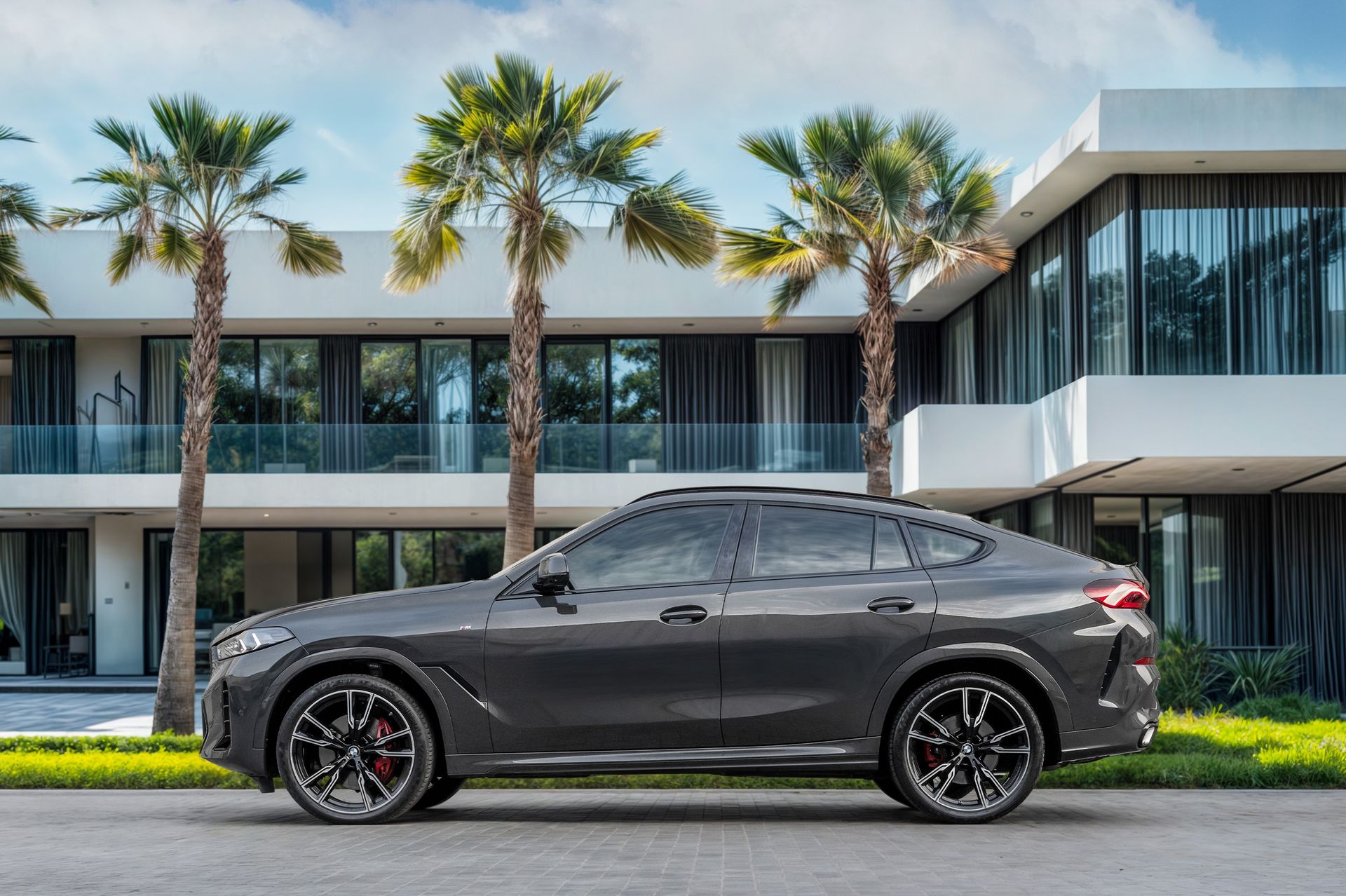 2024 BMW X6 photo 2