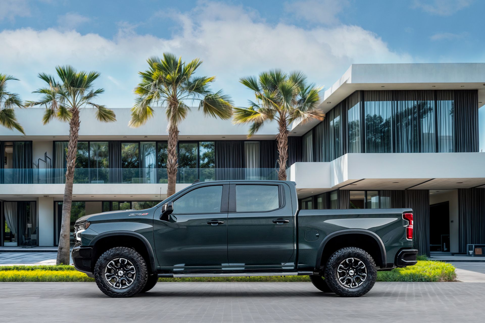 2025 Chevrolet Silverado photo 2