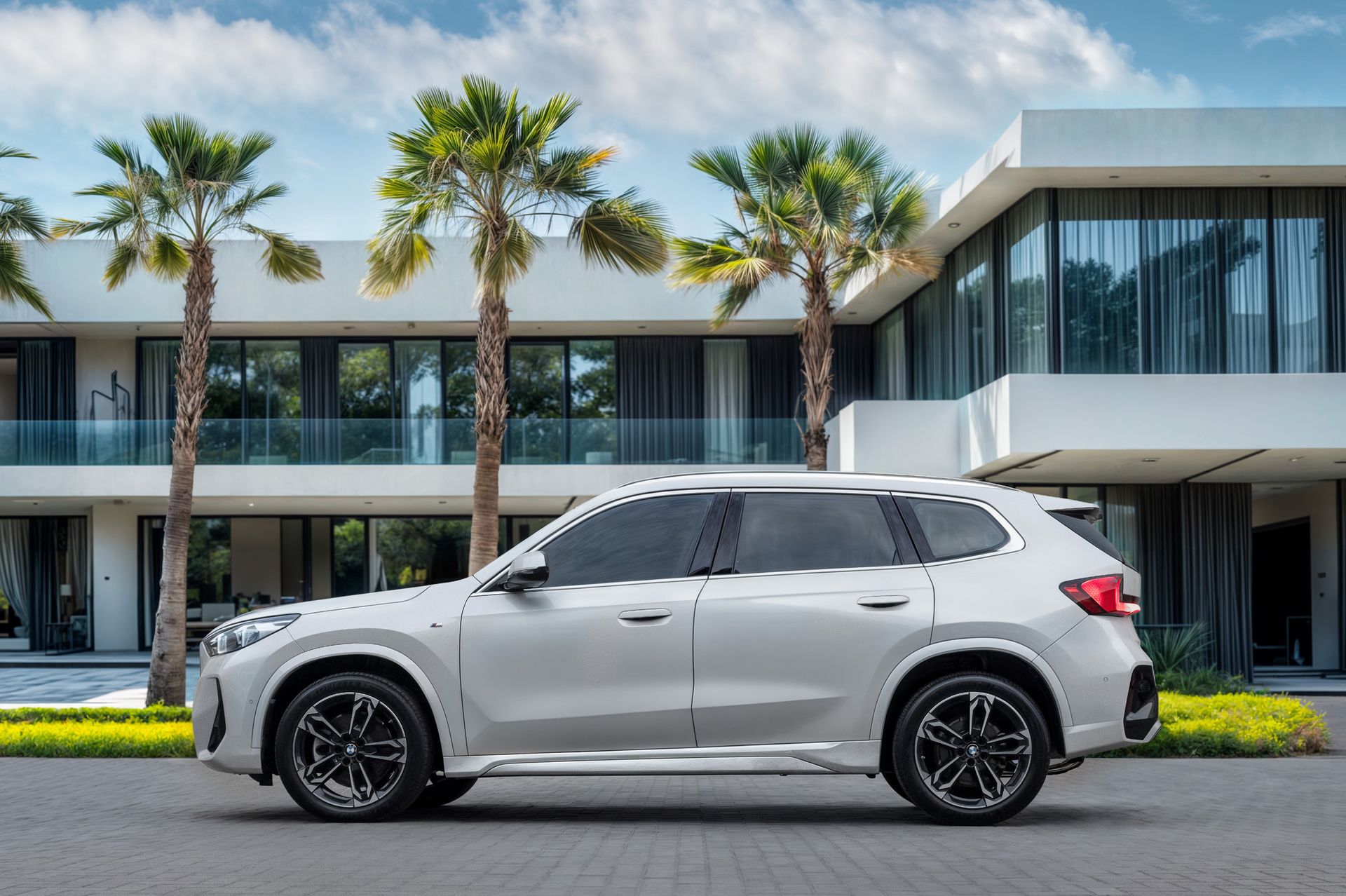 2024 BMW X1 photo 2