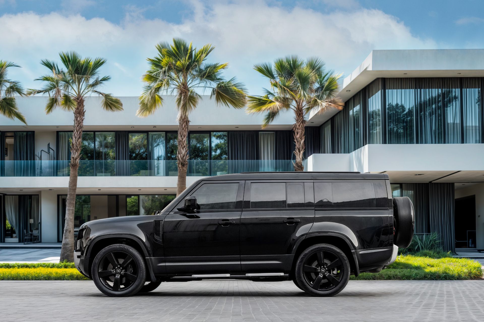 2023 Land Rover Defender photo 2