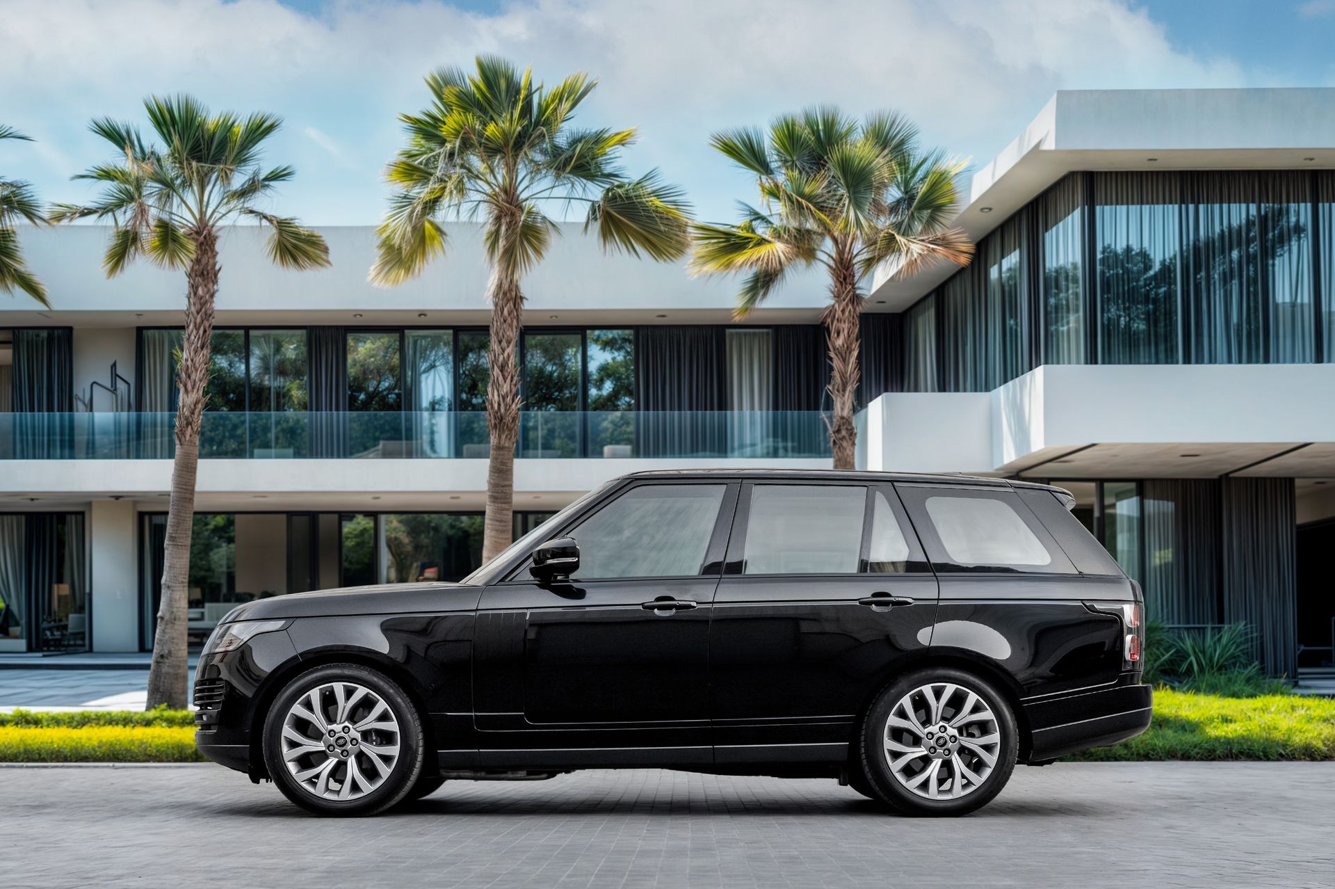 2020 Land Rover Range Rover HSE photo 2