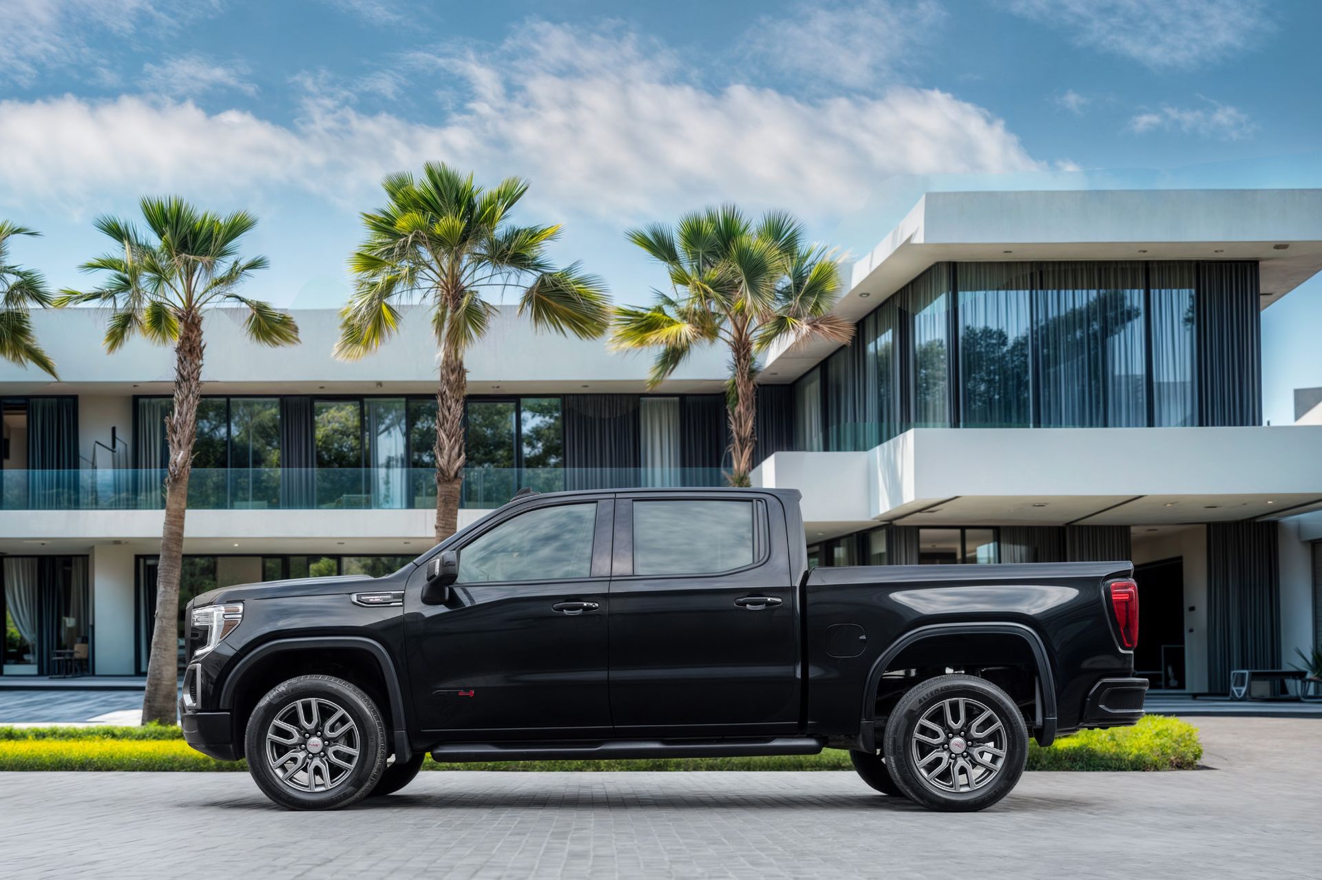 2021 GMC Sierra photo 2