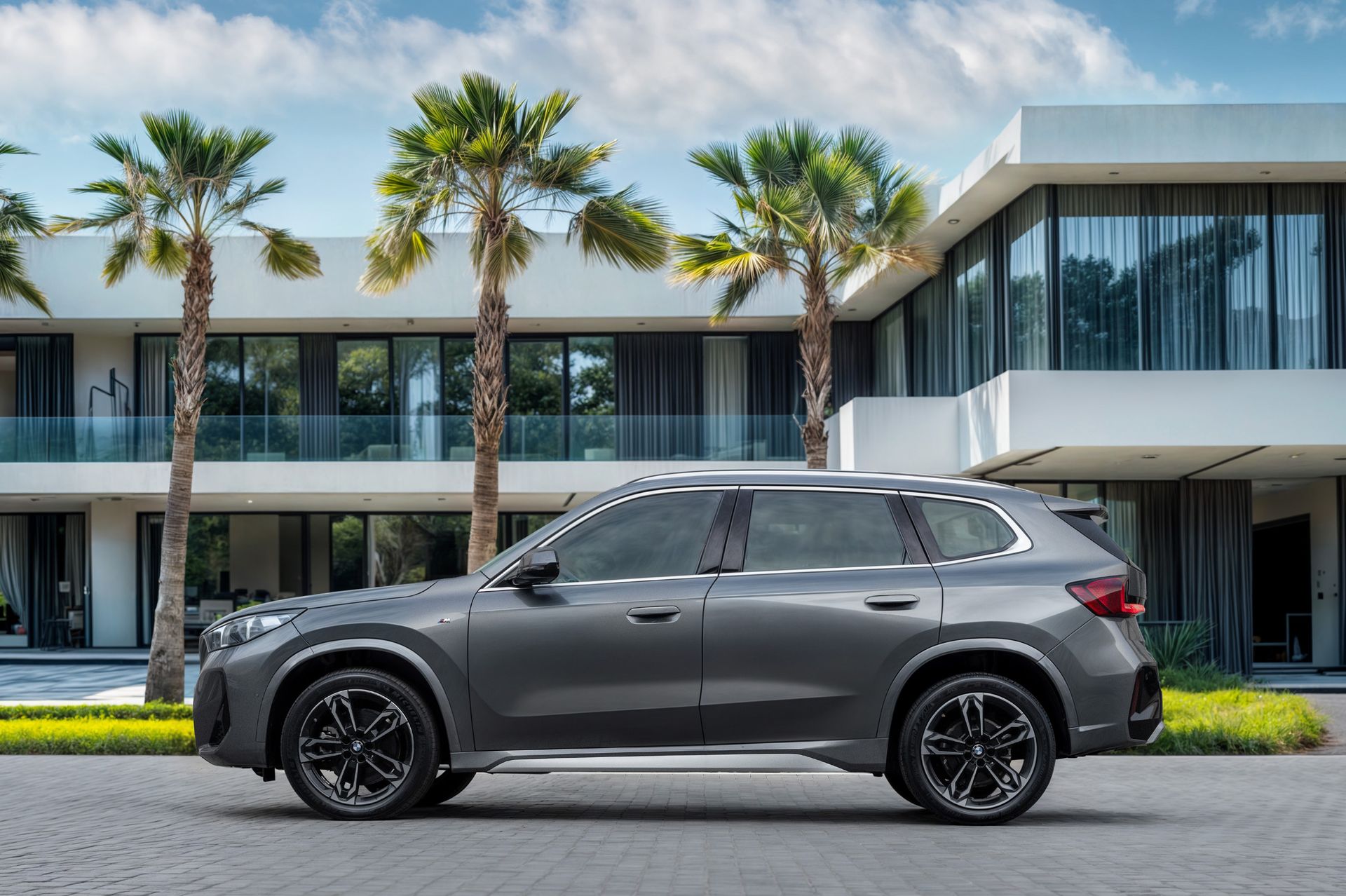 2024 BMW X1 photo 2