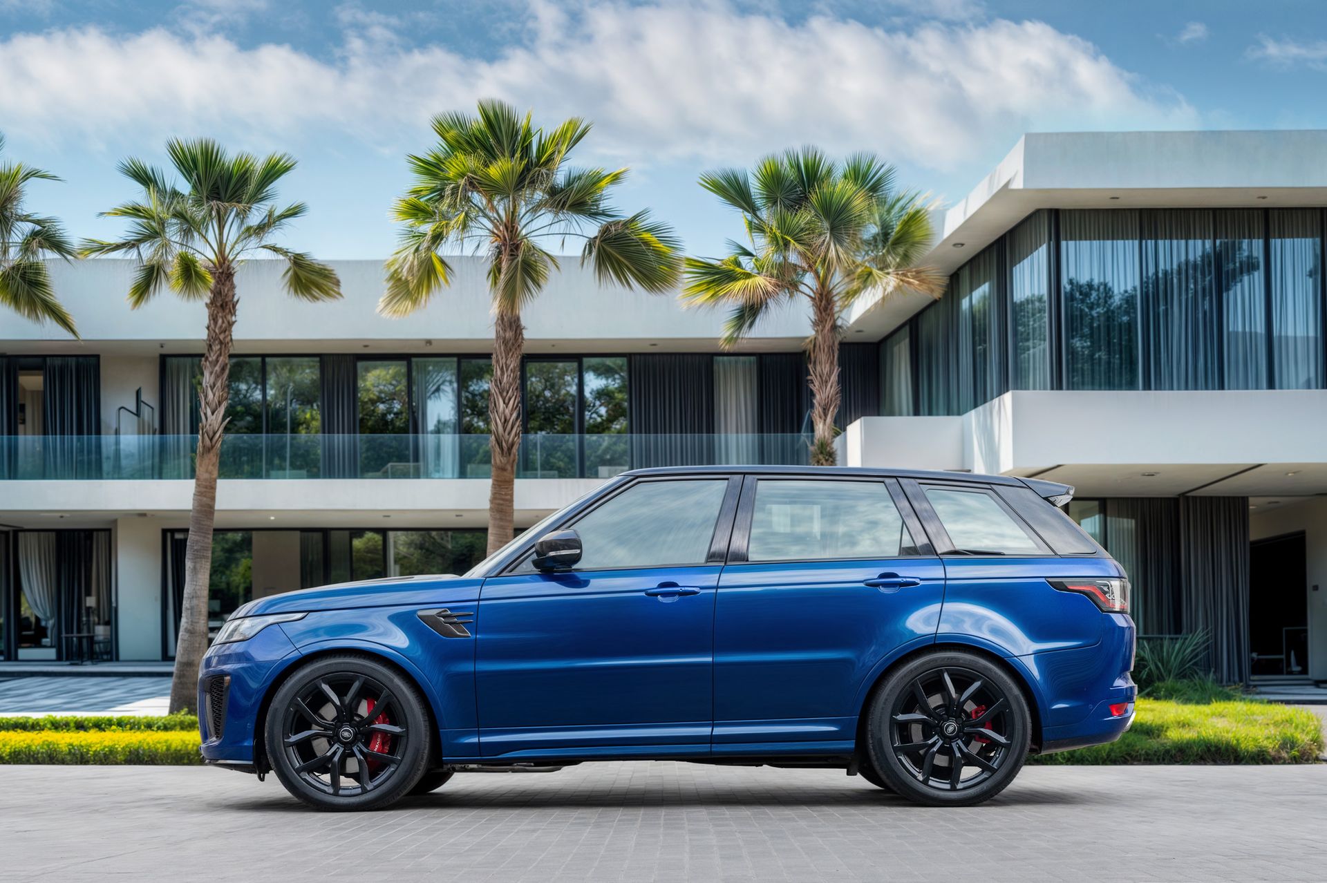 2020 Land Rover Range Rover Sport SVR photo 2