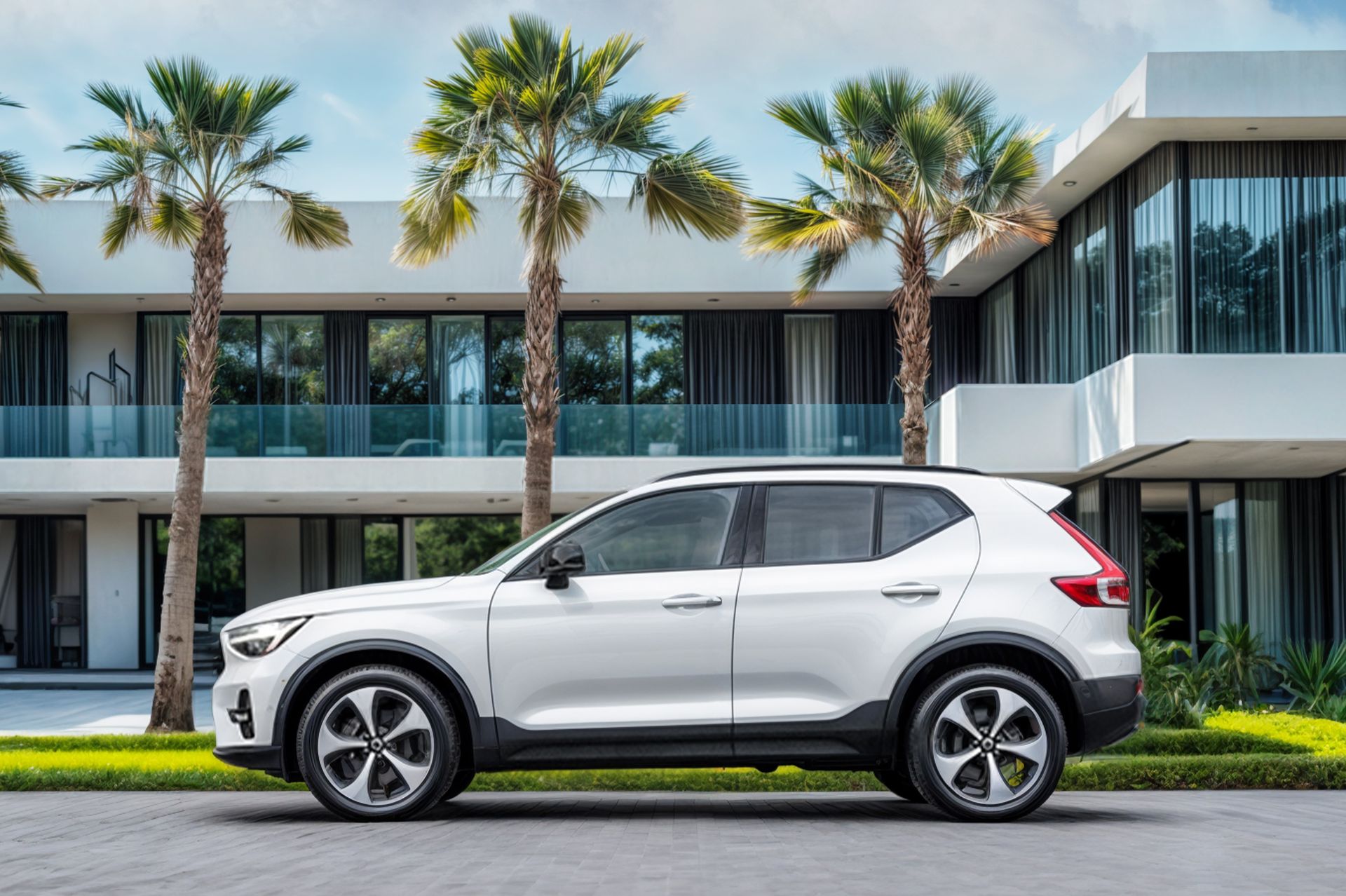 2024 Volvo XC40 photo 2