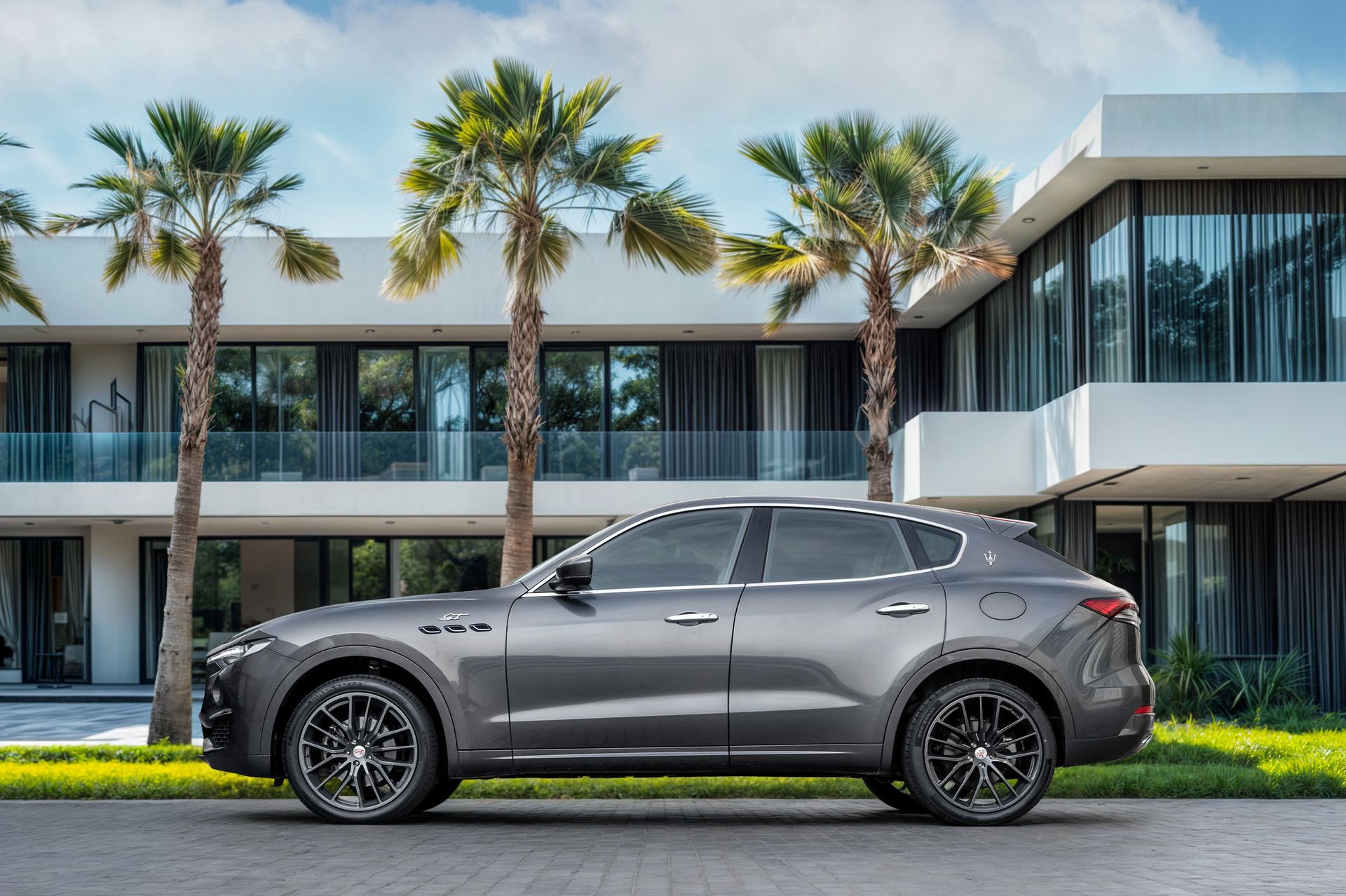 2022 Maserati Levante photo 2
