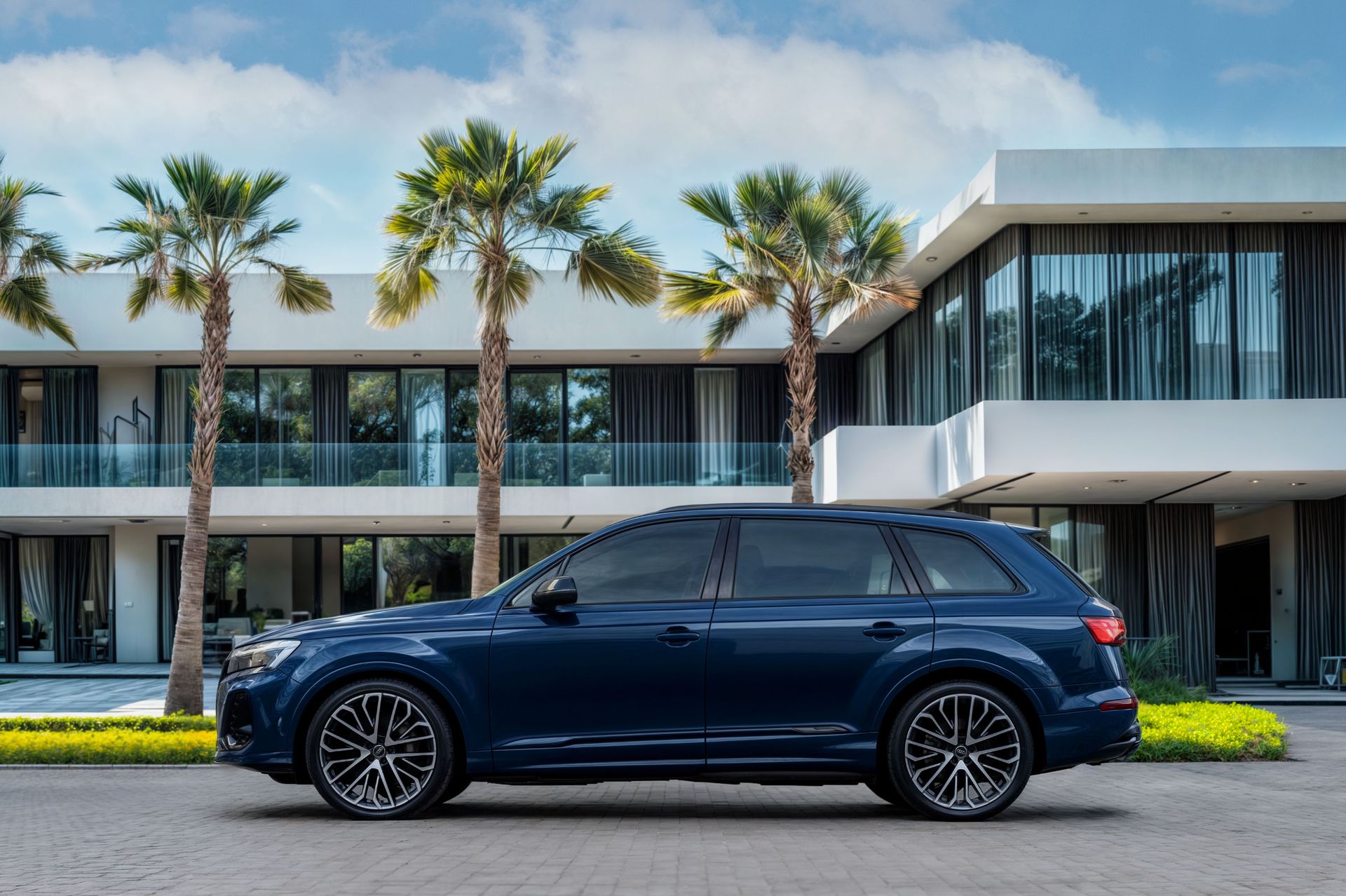 2024 Audi Q7 photo 2