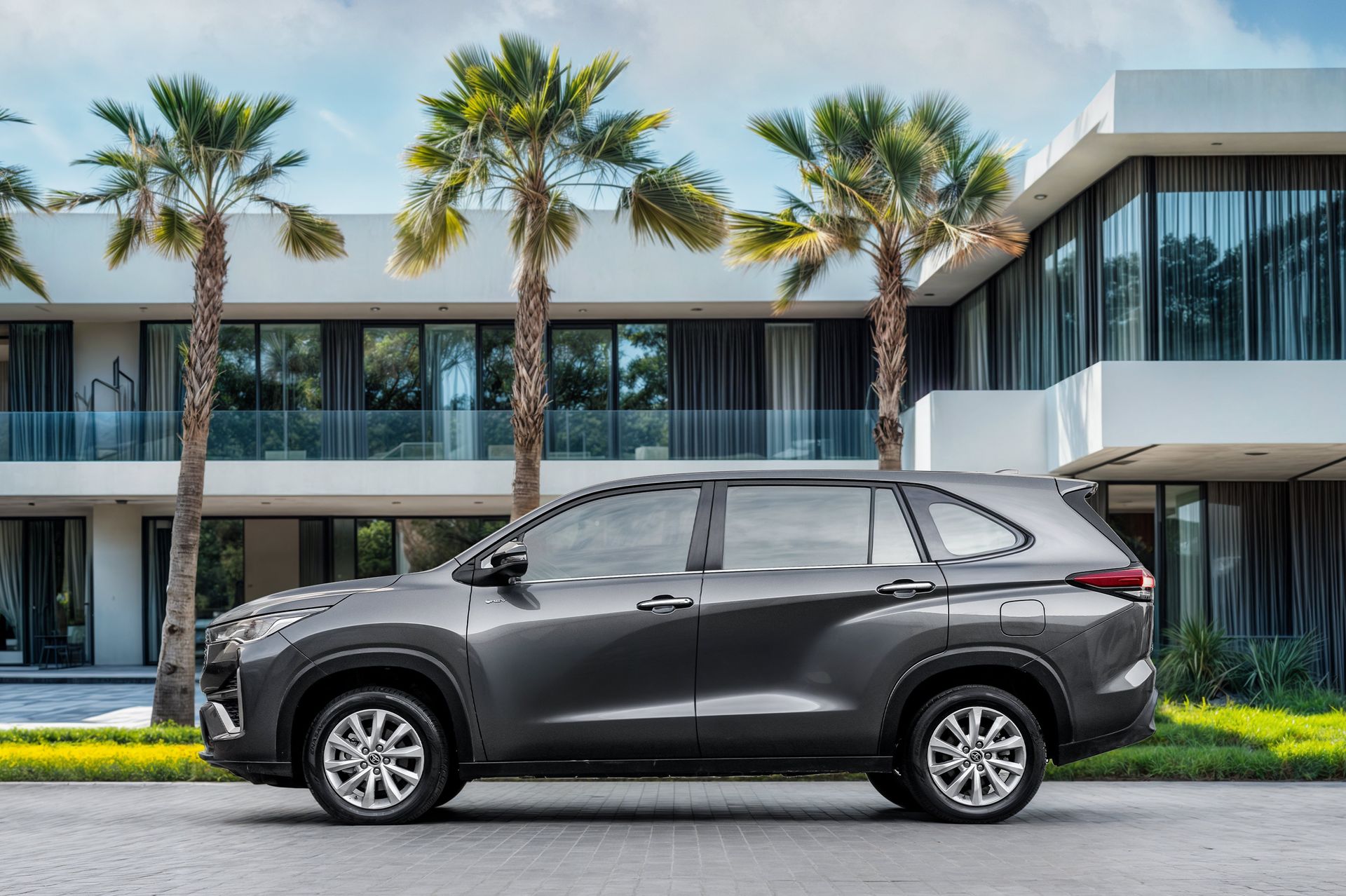 2026 Toyota Innova photo 2