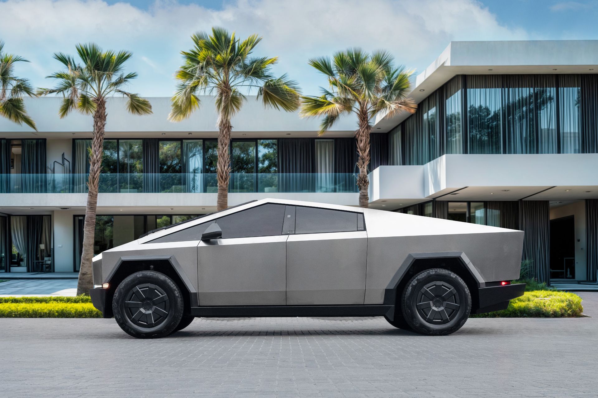 2026 Tesla Cybertruck photo 2