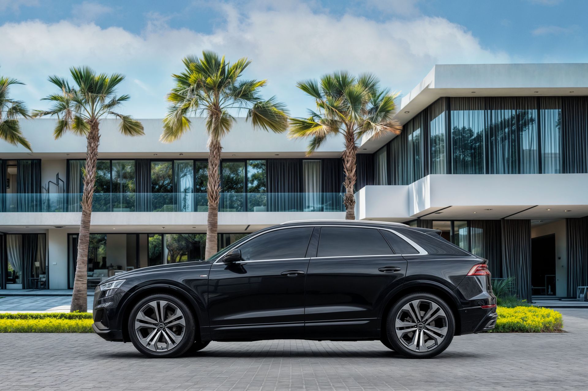 2023 Audi Q8 photo 2