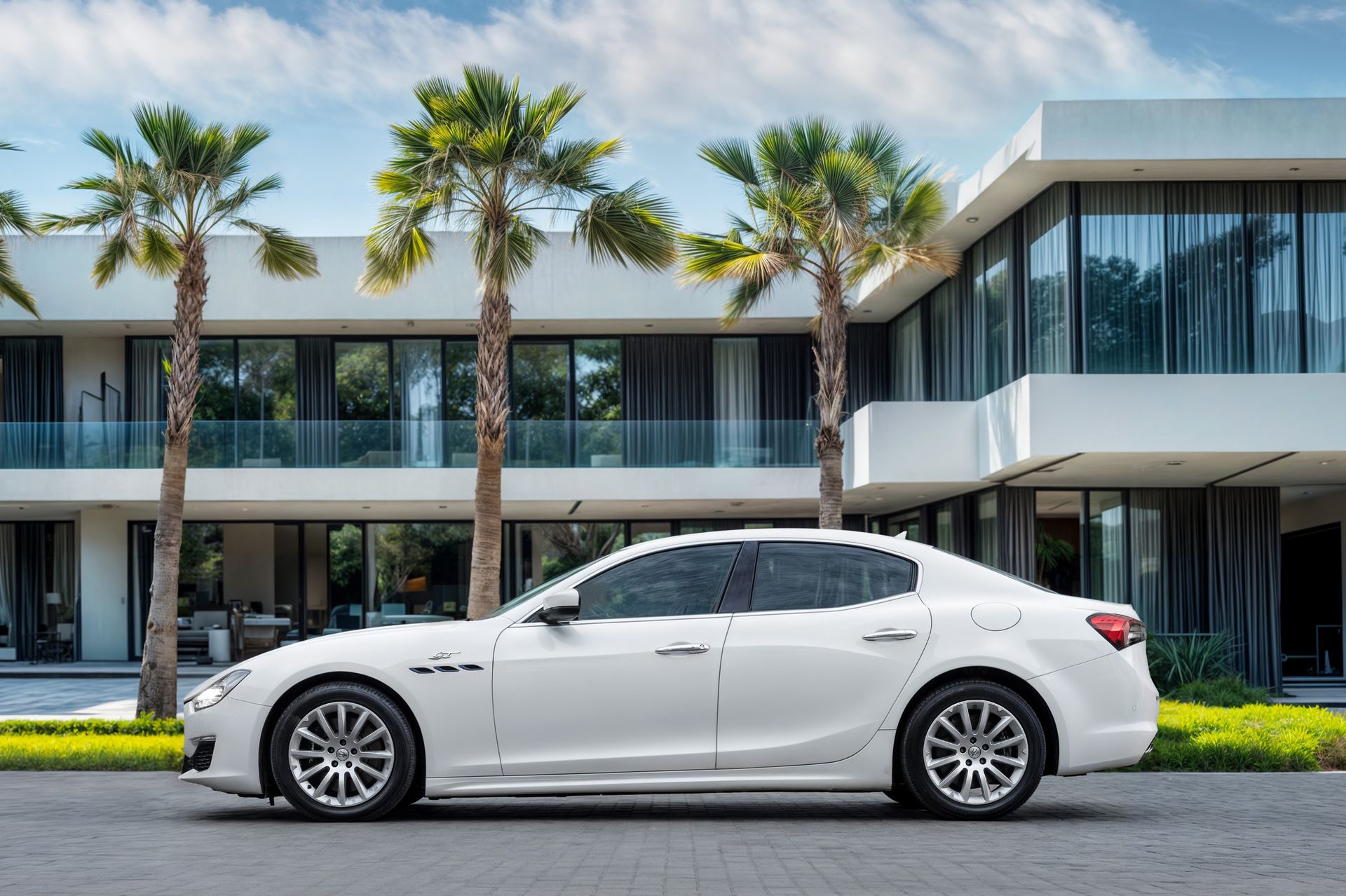 2022 Maserati Ghibli photo 2
