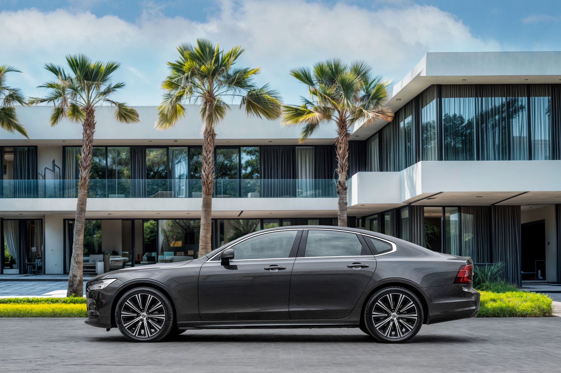 2023 Volvo S90 photo 2
