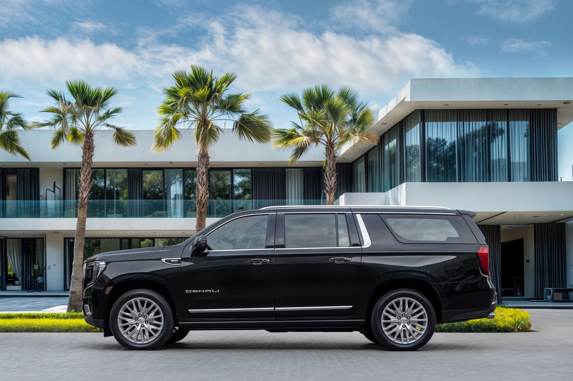 2023 GMC Yukon photo 2