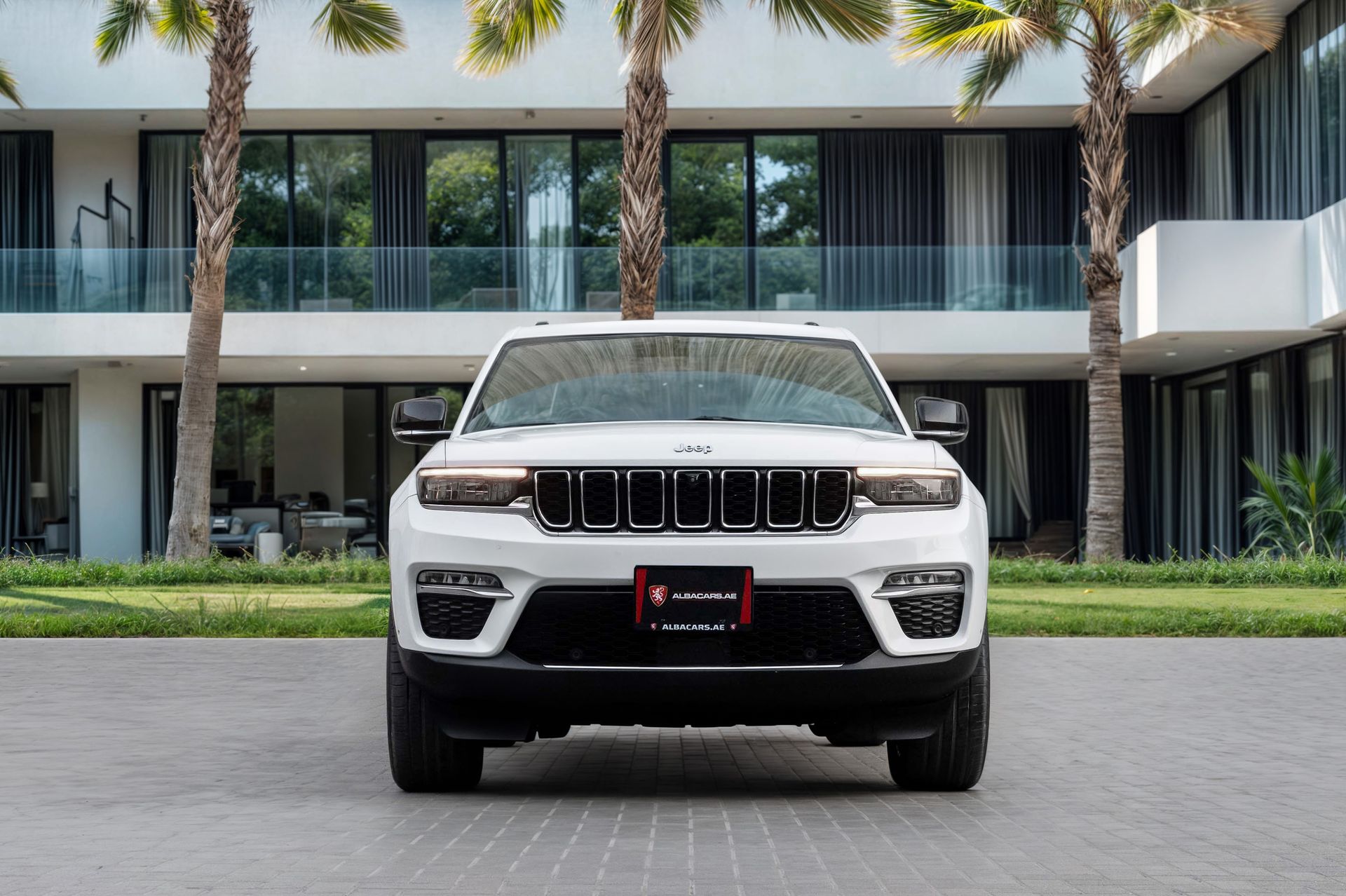 2023 Jeep Grand Cherokee photo 4