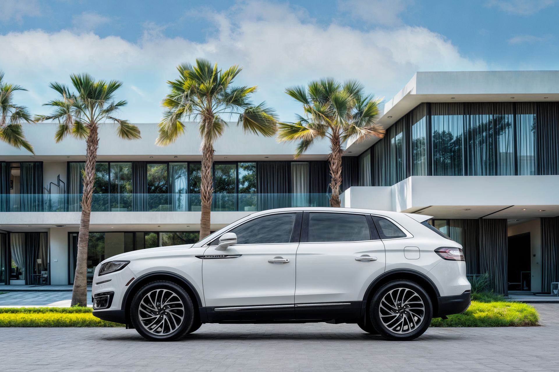 2020 Lincoln Nautilus photo 2