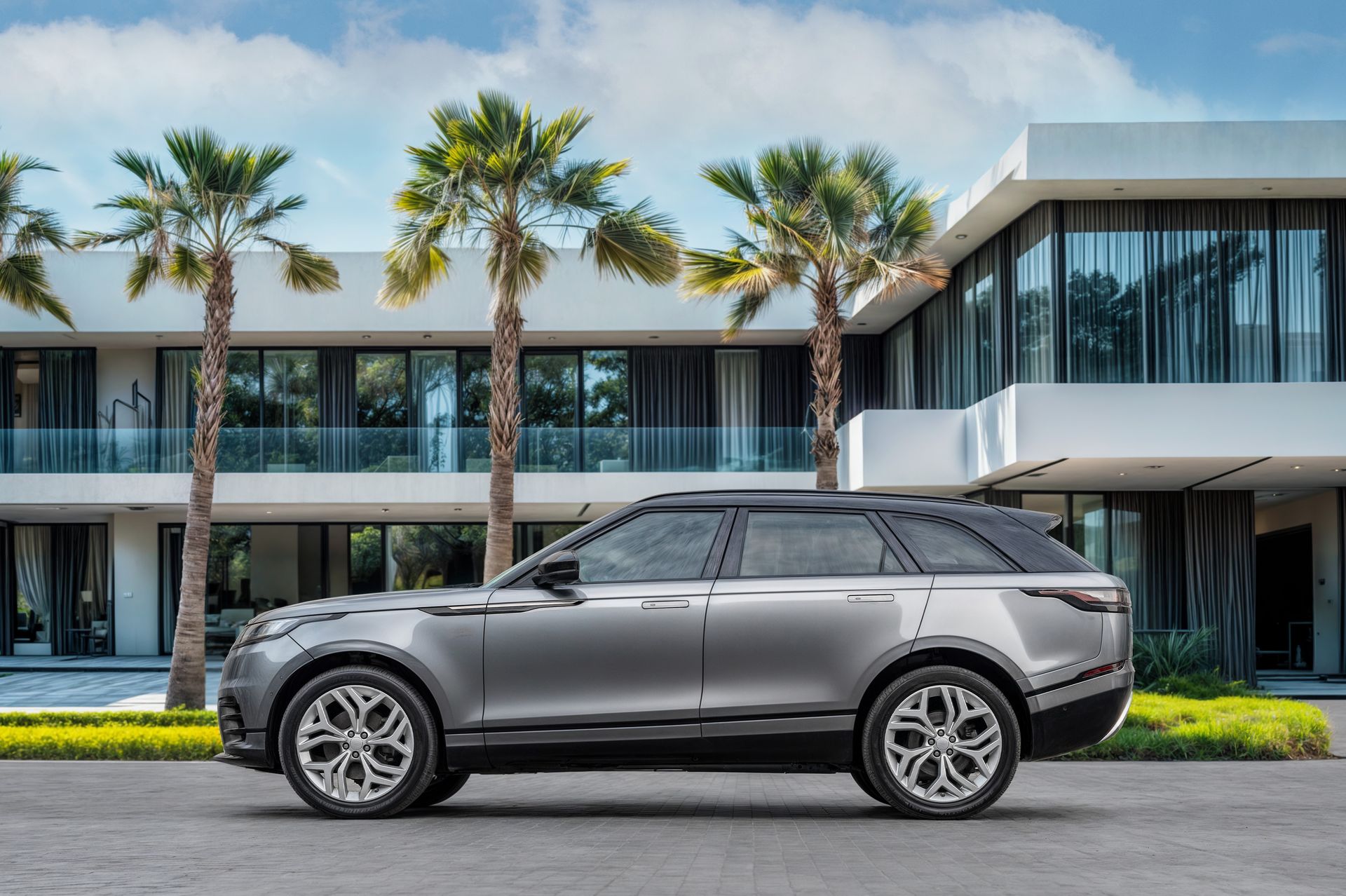 2020 Land Rover Range Rover Velar photo 2
