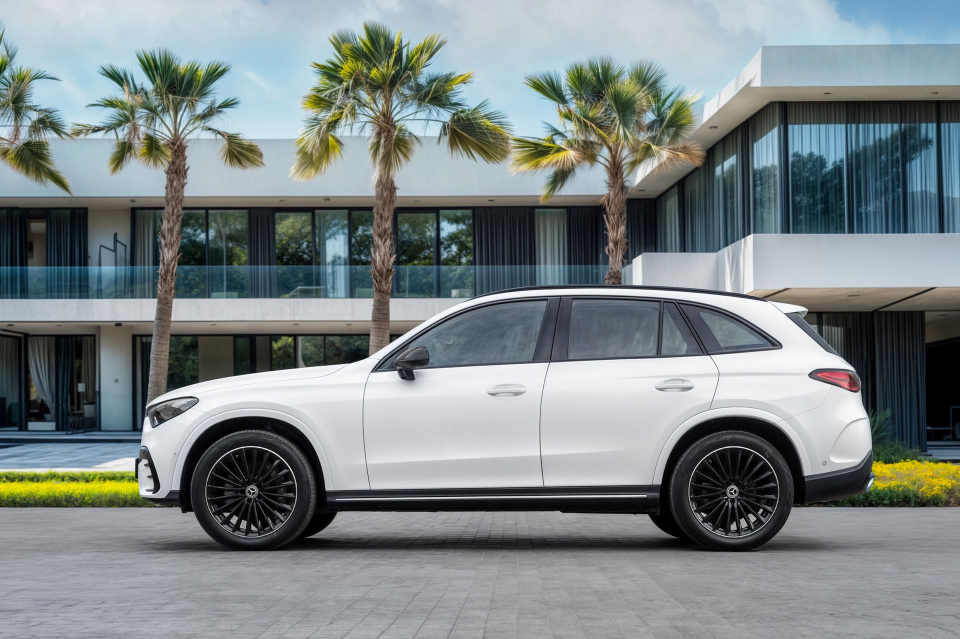 2024 Mercedes-Benz GLC photo 2