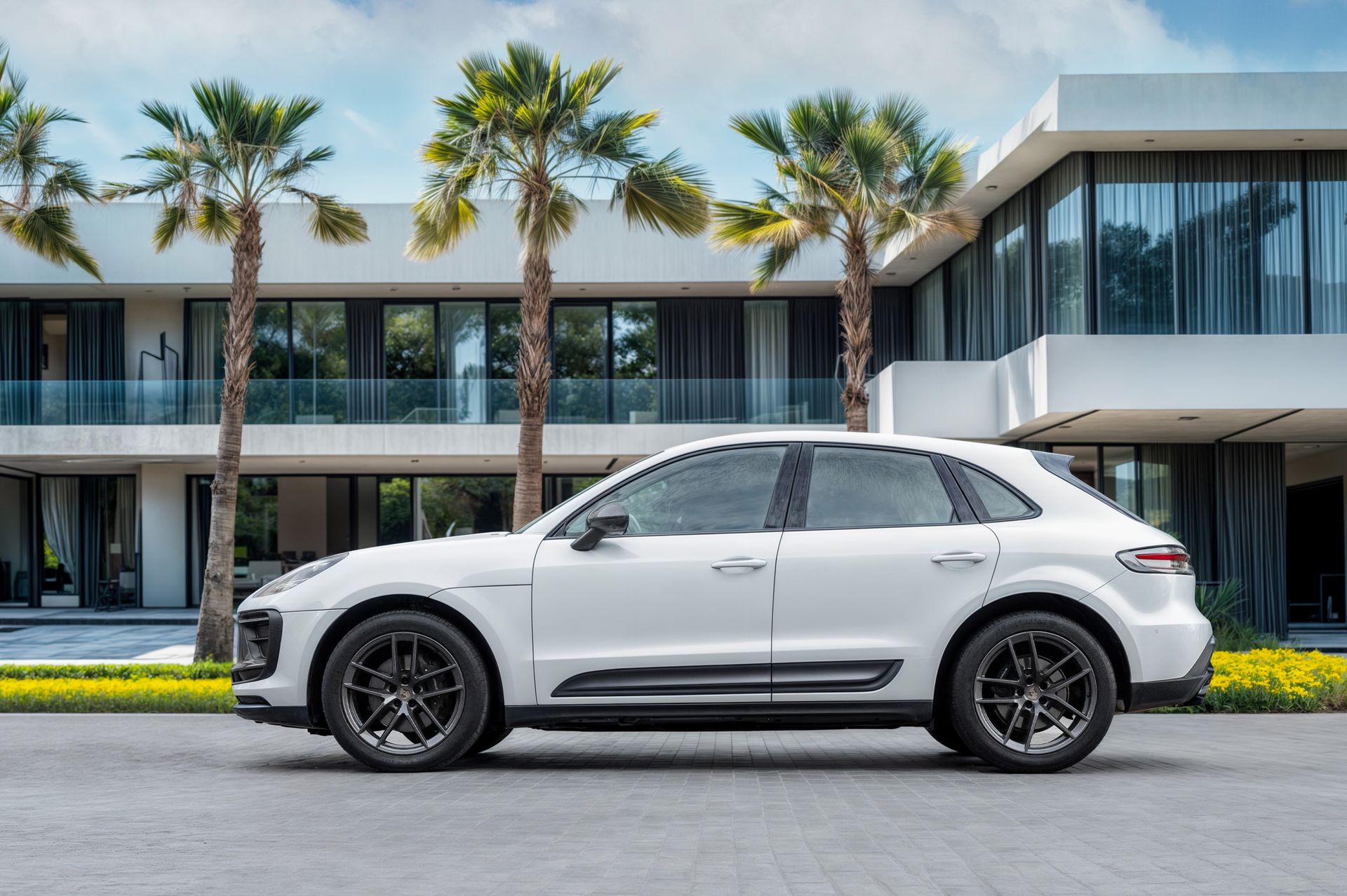 2022 Porsche Macan photo 2