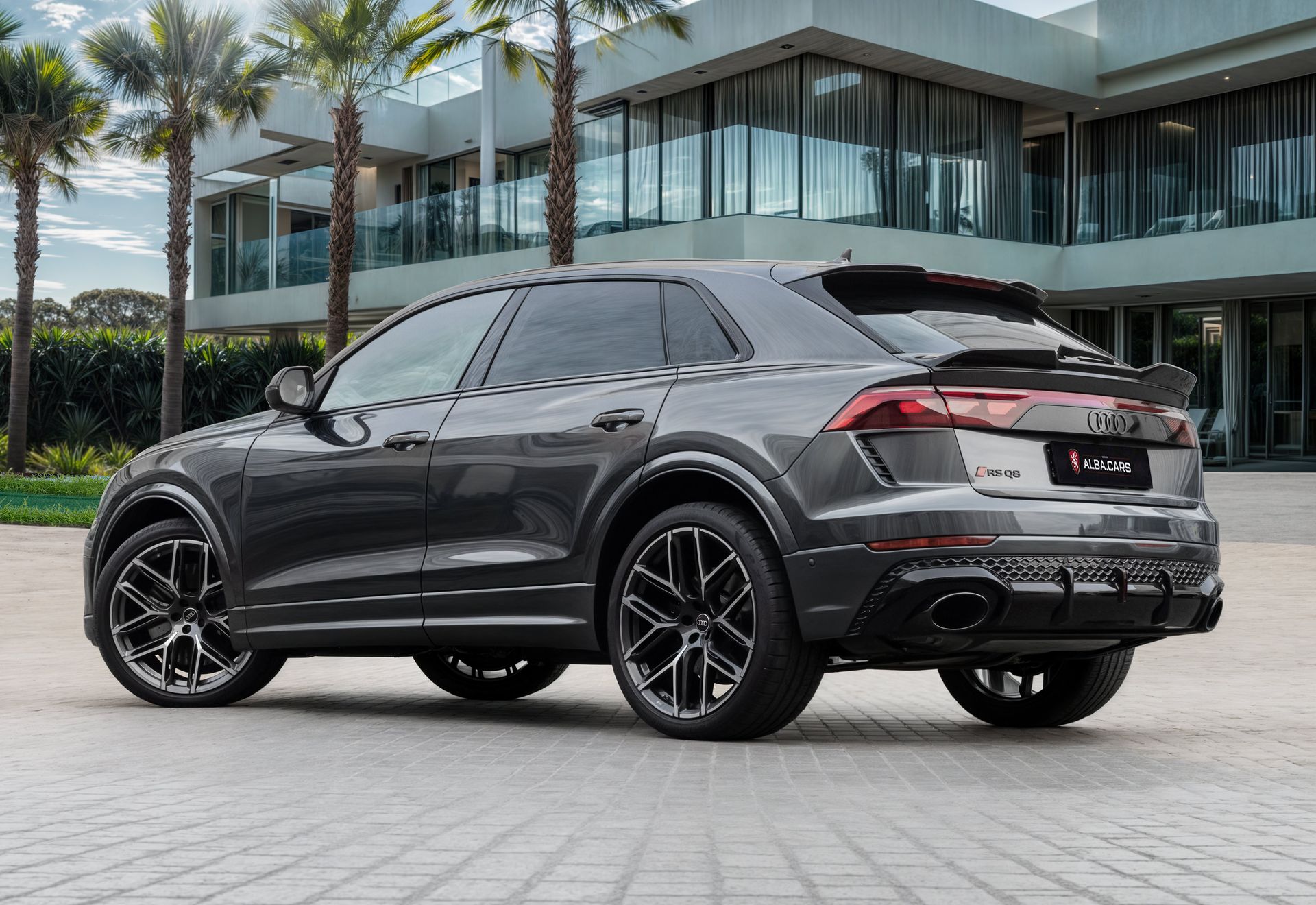 2025 Audi RS Q8 photo 3