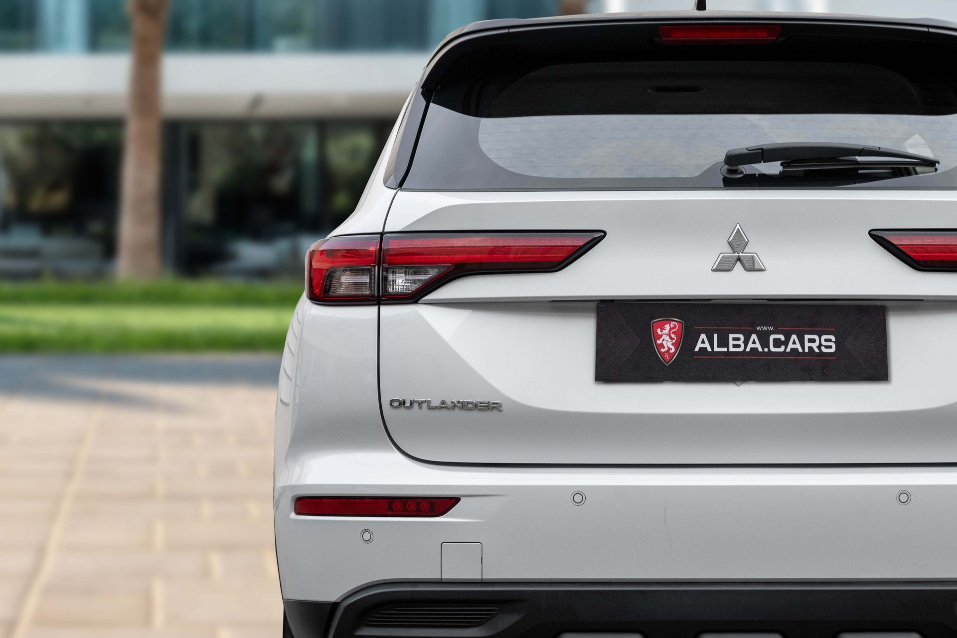 2024 Mitsubishi Outlander photo 2